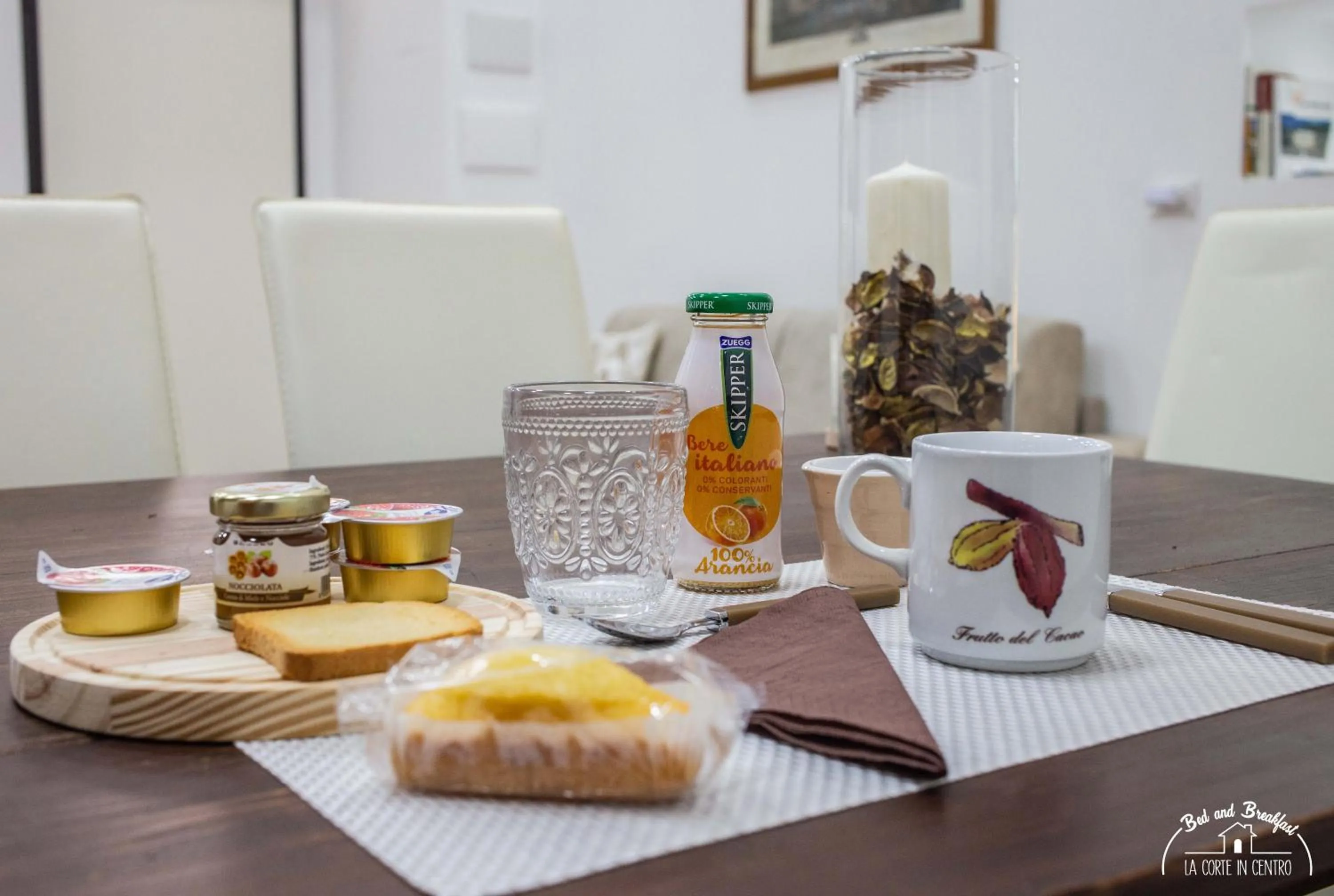 Italian breakfast in b&b la corte in centro