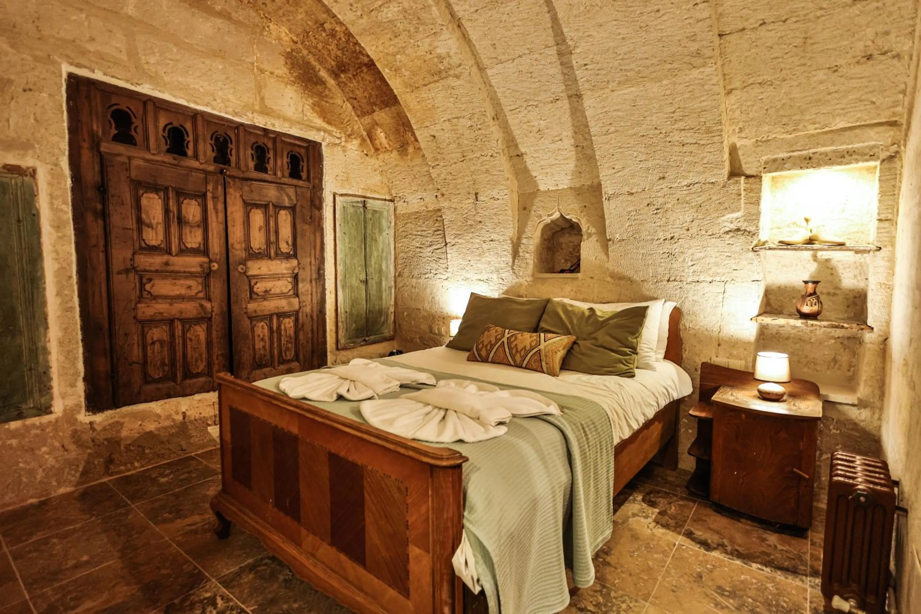 Bed in Cappadocia Eagle Cave Inn