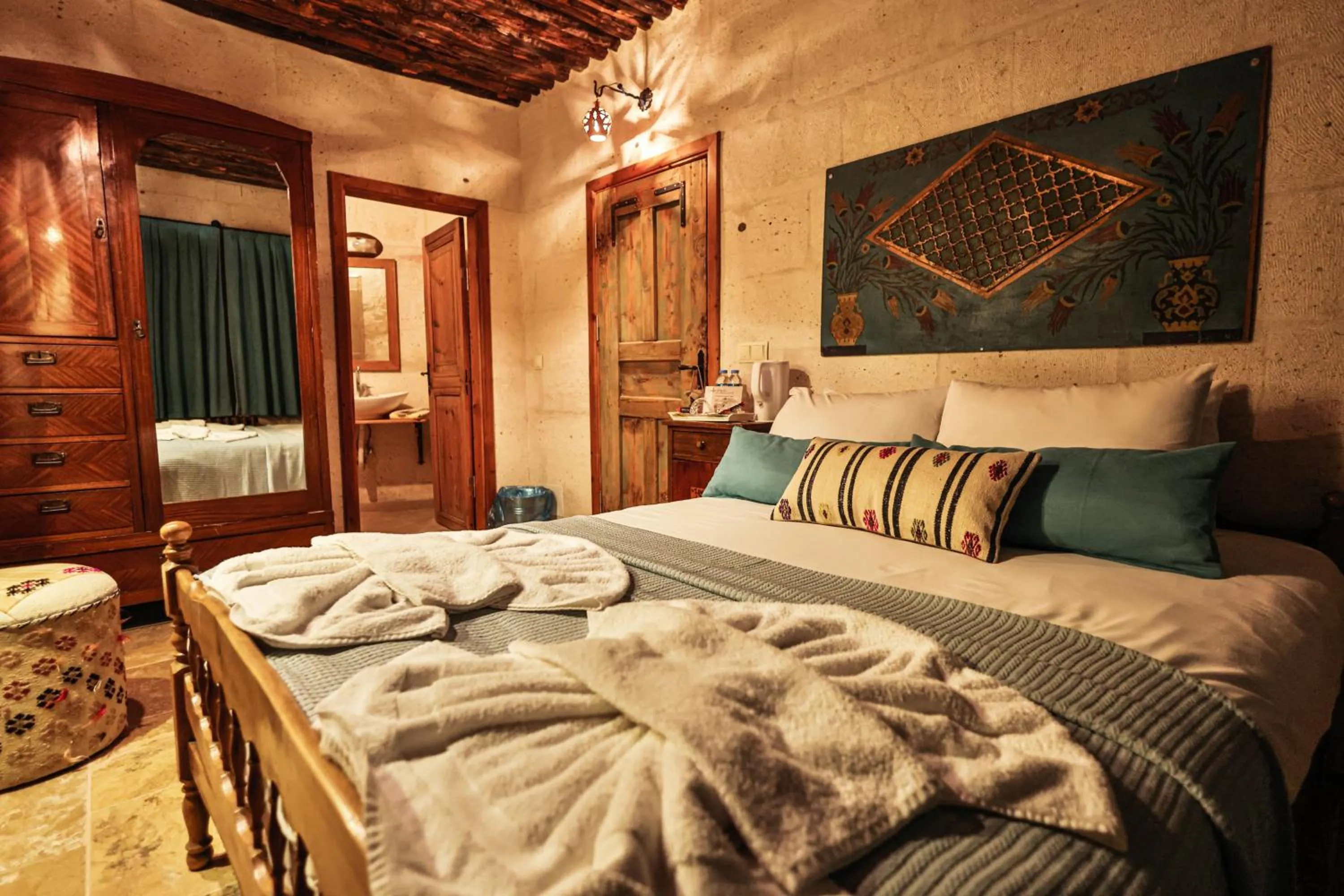 Bed in Cappadocia Eagle Cave Inn