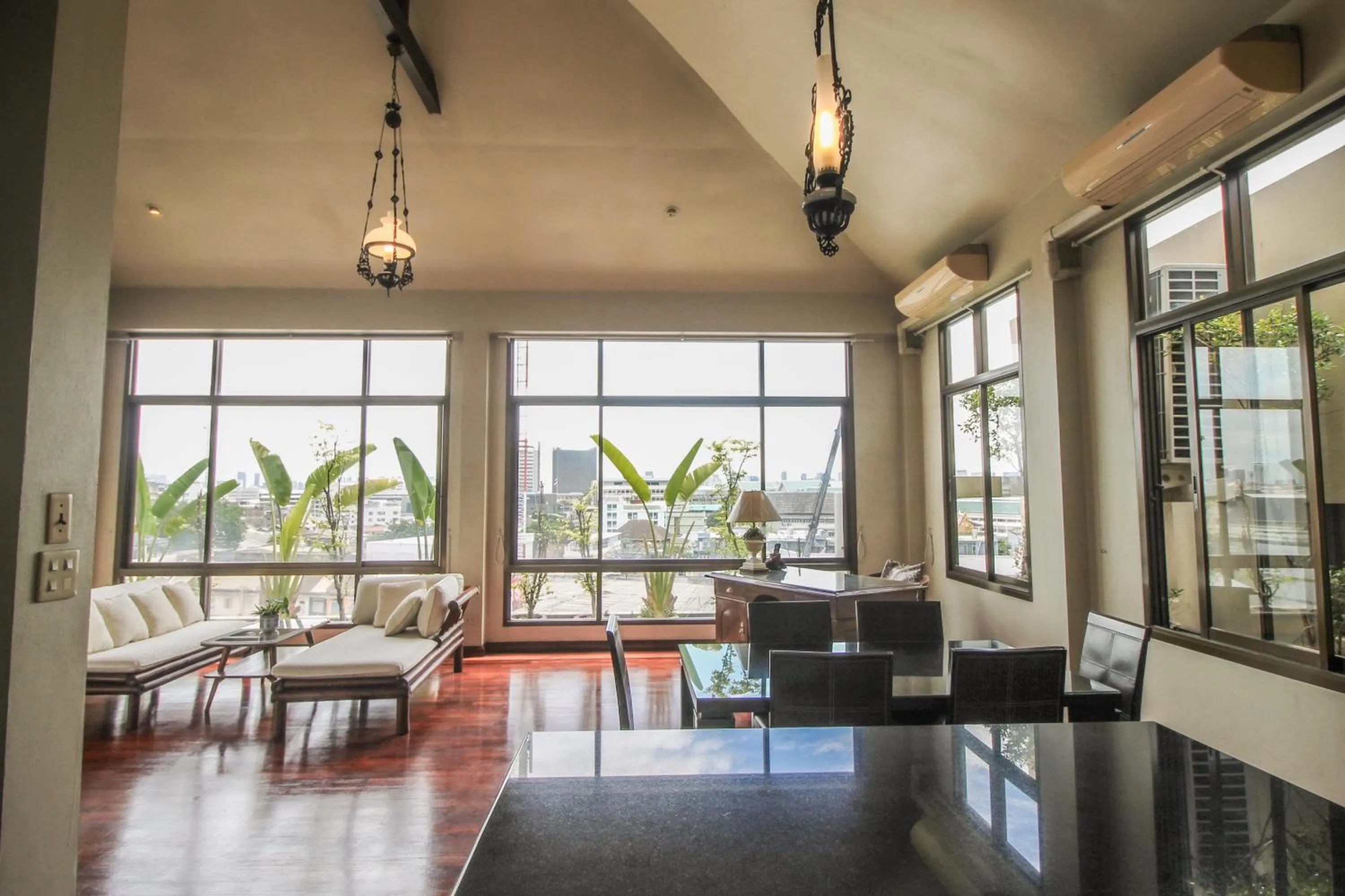 Sourire at Rattanakosin Island Hotel