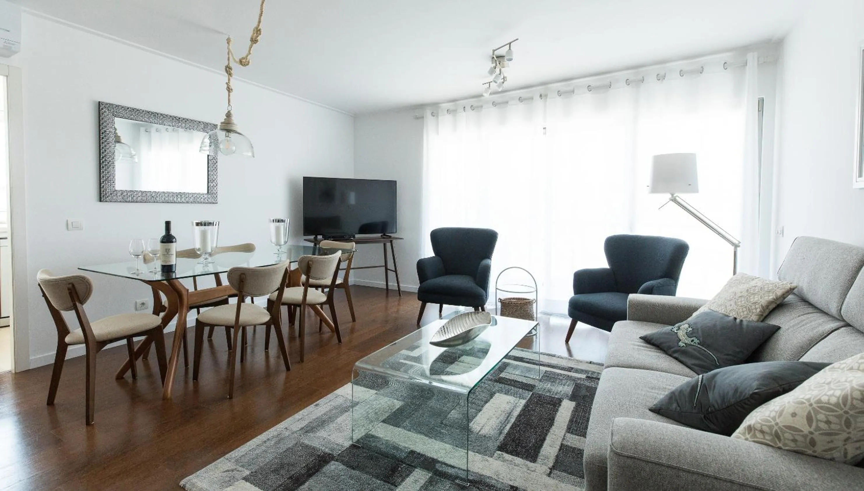 Living room in Charming Apartment with Balcony & Pool