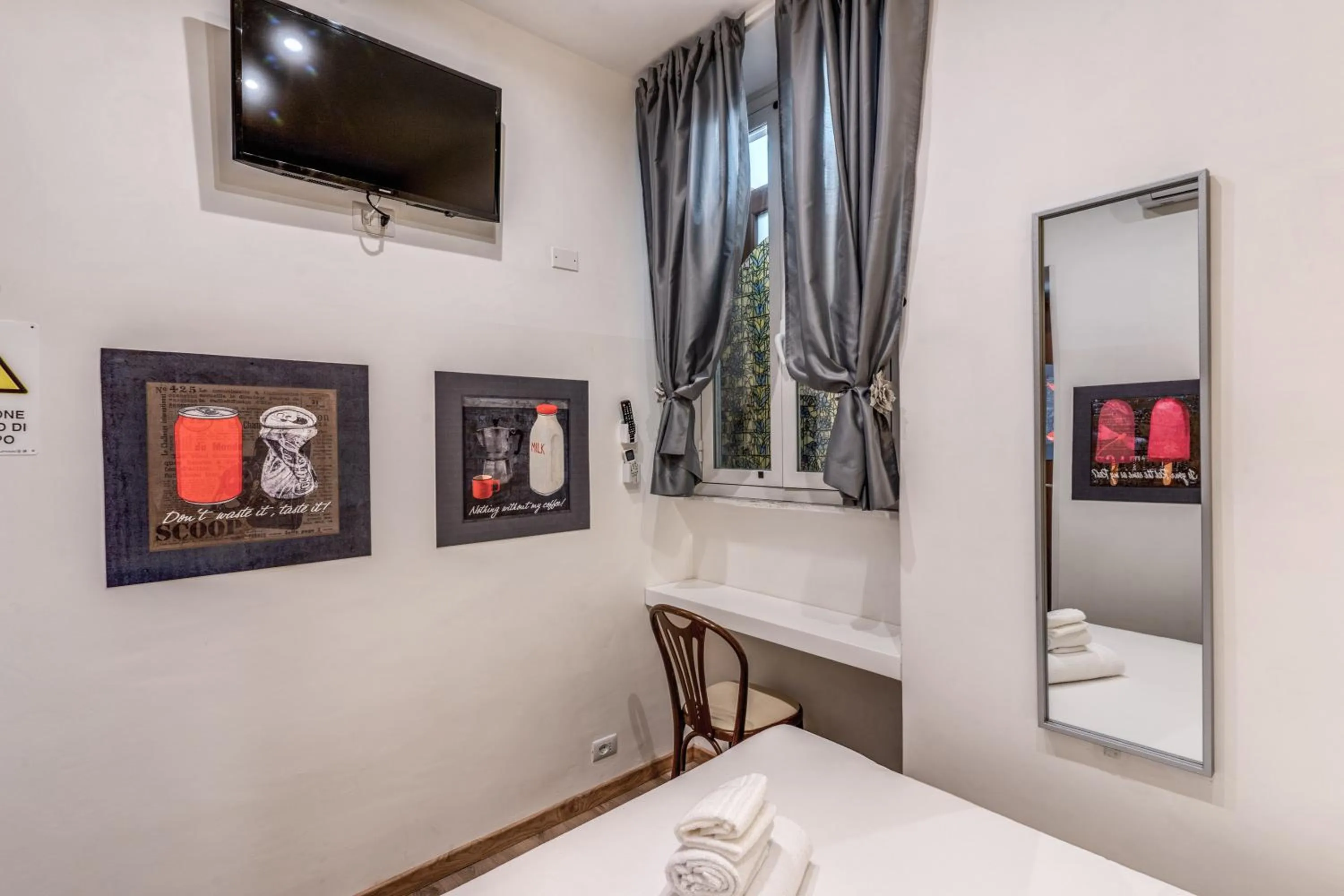 TV and multimedia, Bed in Hotel Santa Prassede