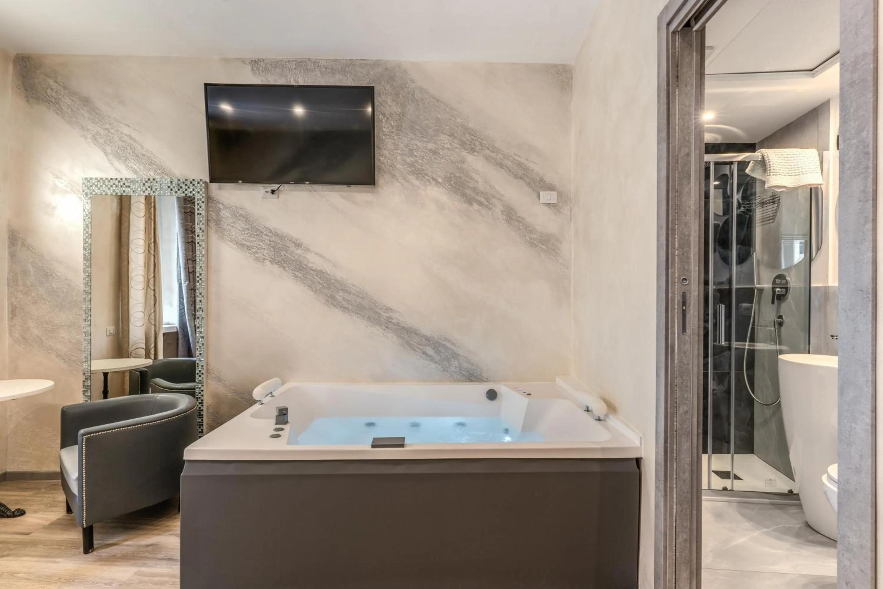 Hot Tub in Hotel Santa Prassede