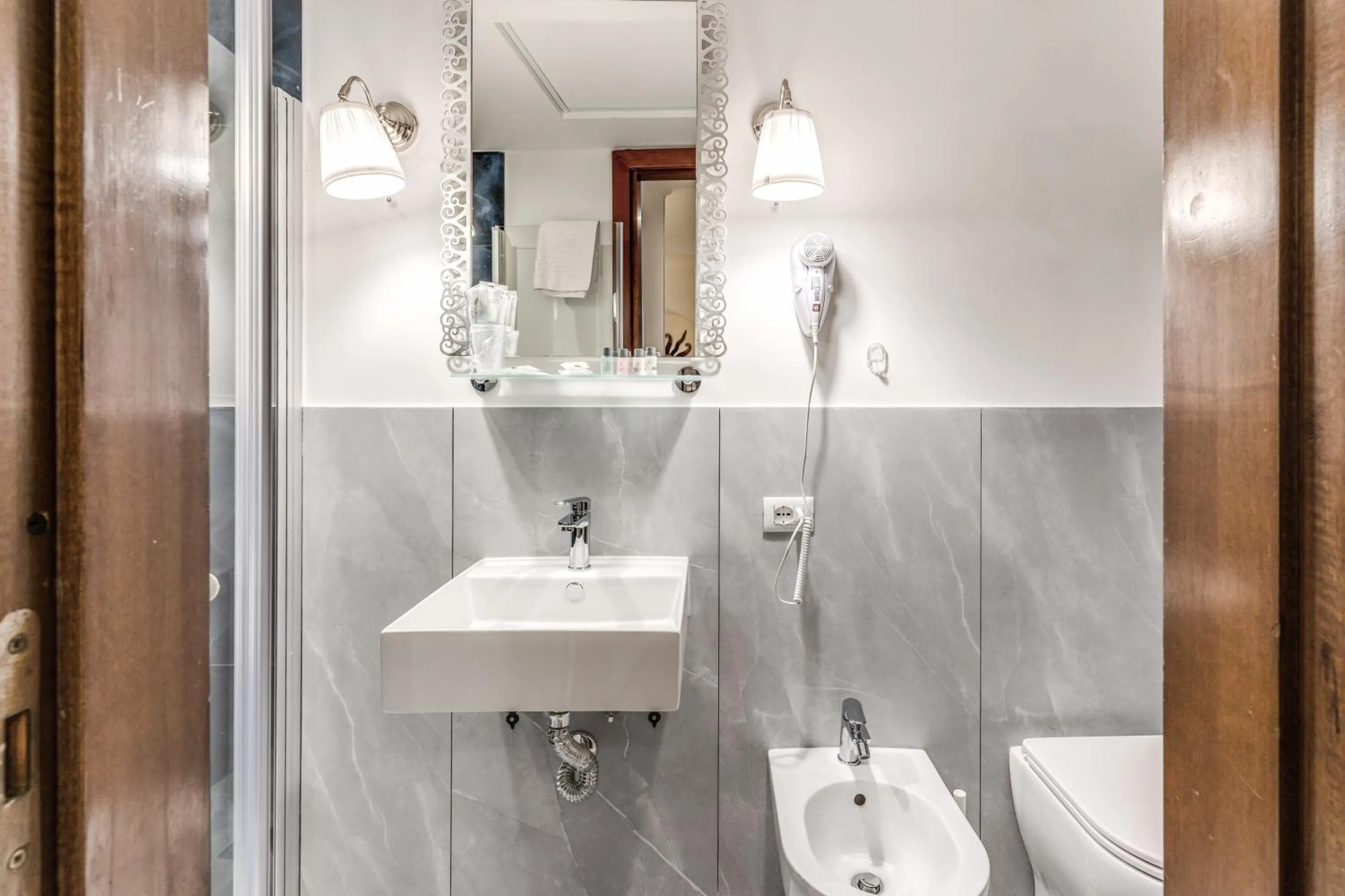 Shower in Hotel Santa Prassede