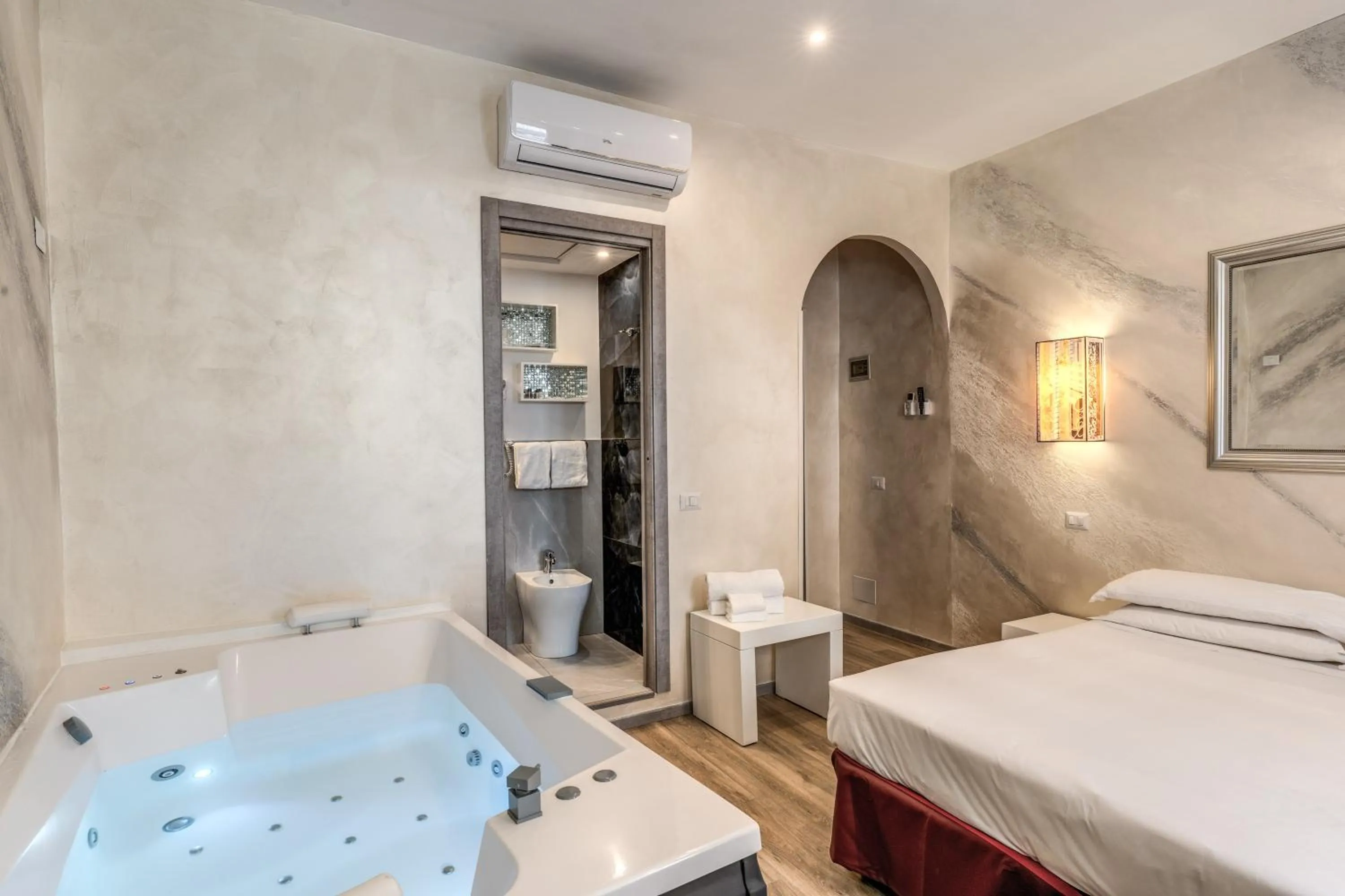 Photo of the whole room, Bed in Hotel Santa Prassede