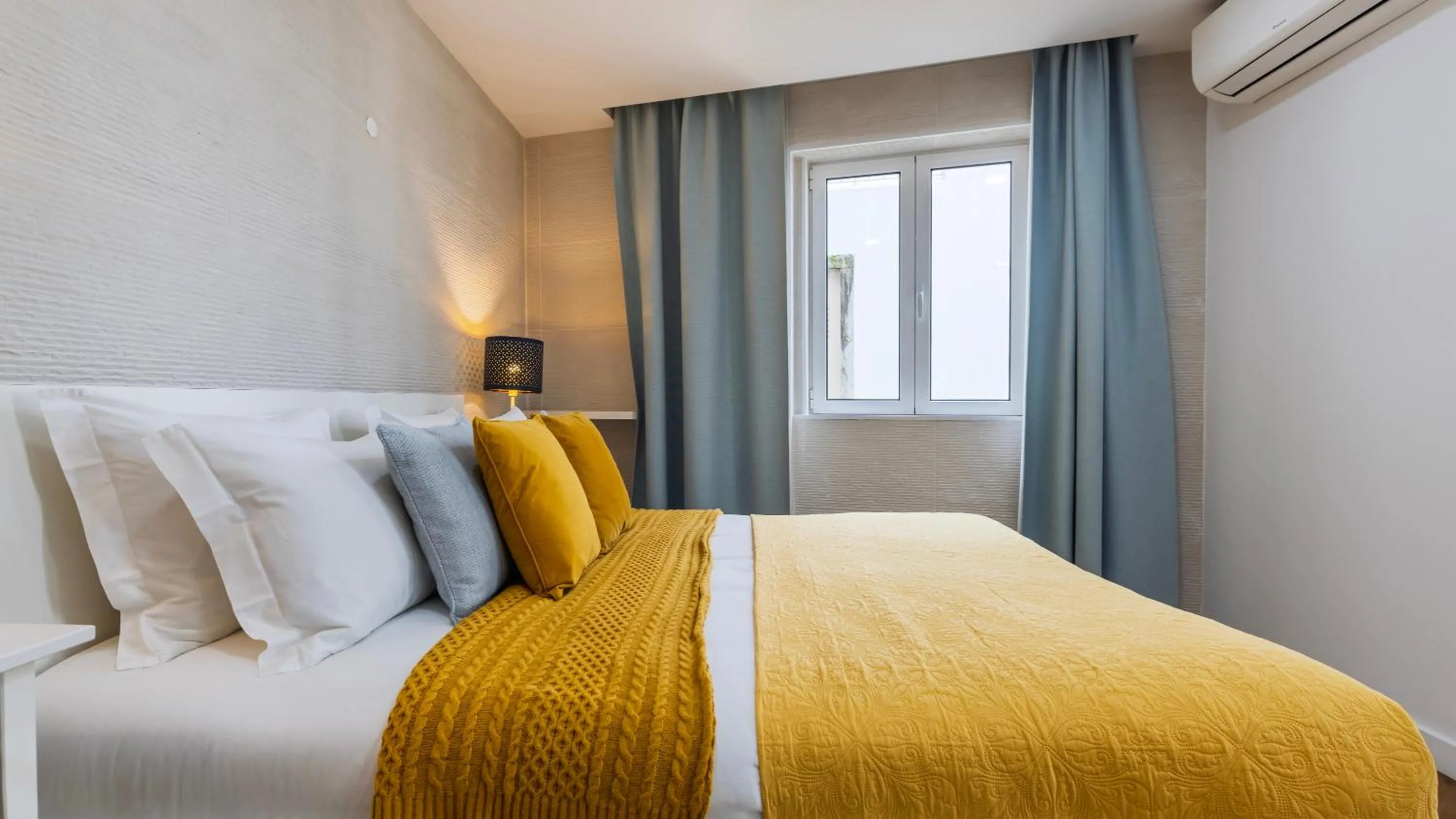 Bed in Sítio do Castelo Beach in Cascais by LovelyStay