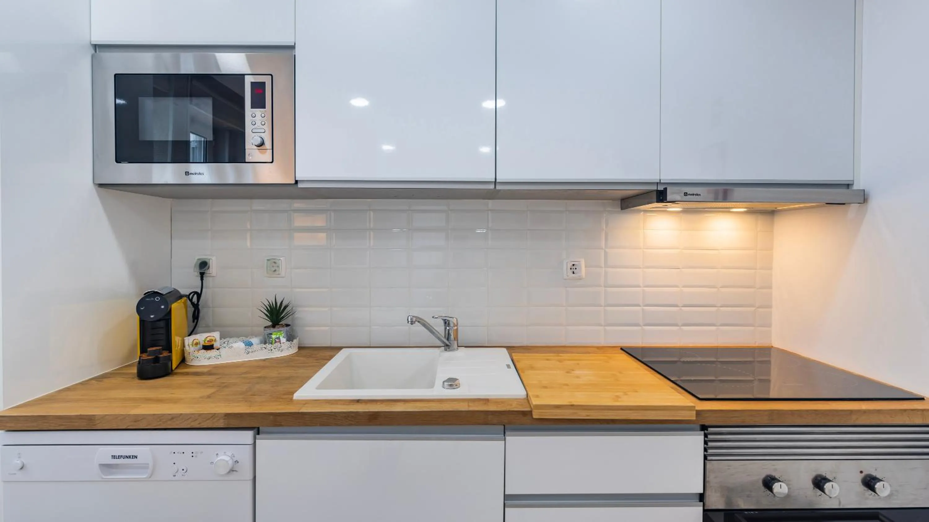 Kitchen or kitchenette in Sítio do Castelo Beach in Cascais by LovelyStay