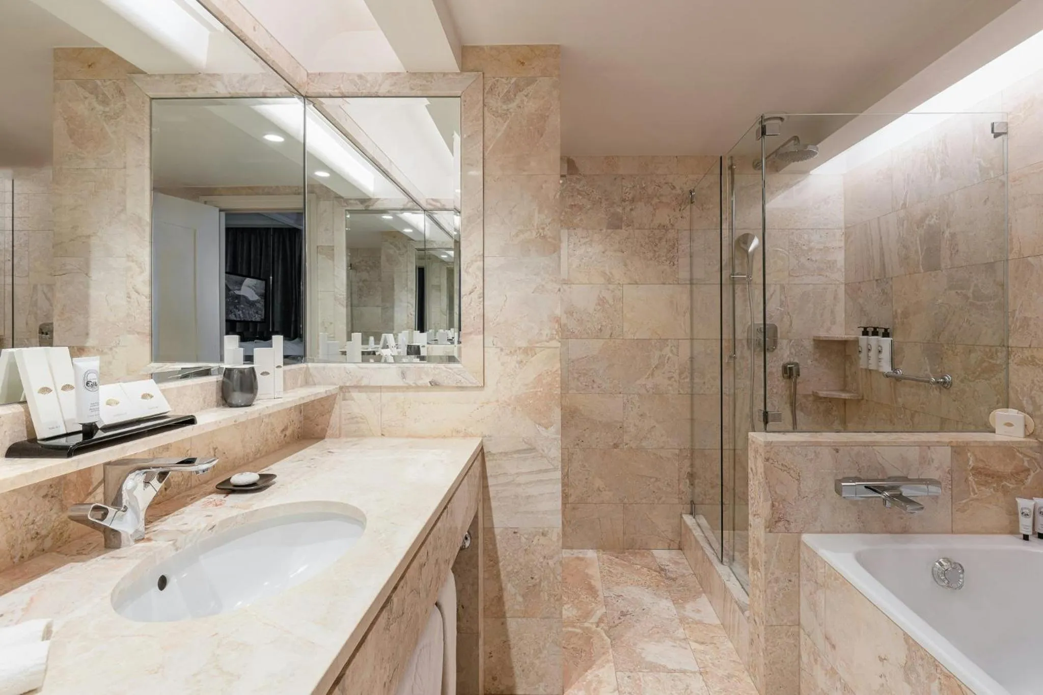 Bathroom in Mandarin Oriental, Geneva
