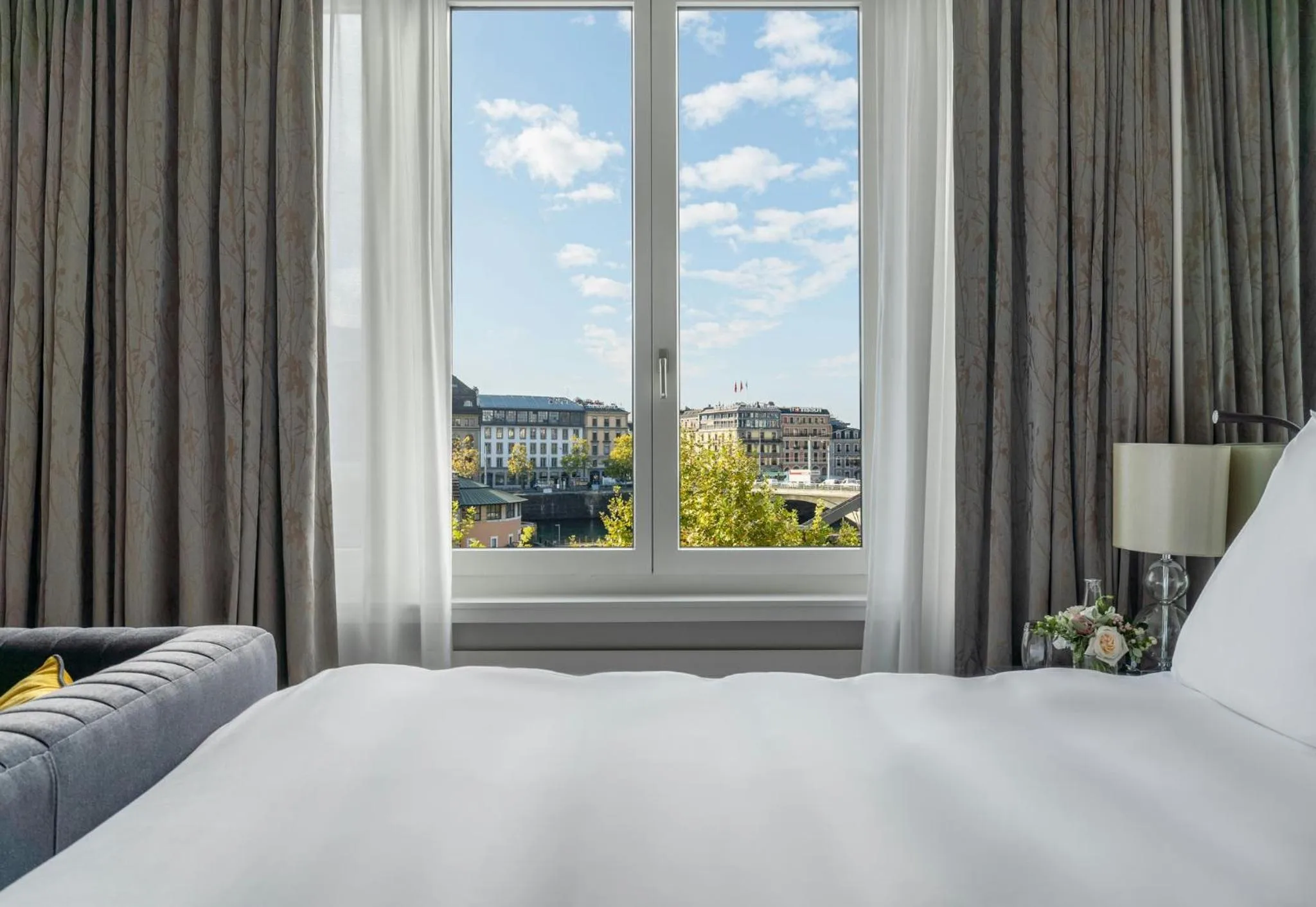 Photo of the whole room, Bed in Mandarin Oriental, Geneva