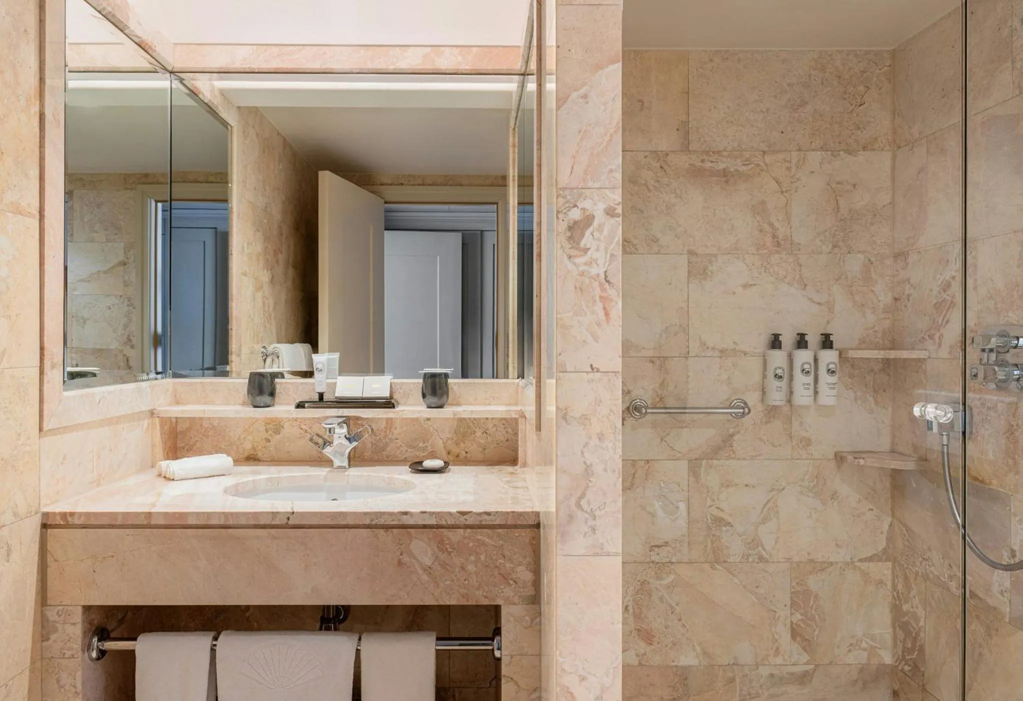 Bathroom in Mandarin Oriental, Geneva