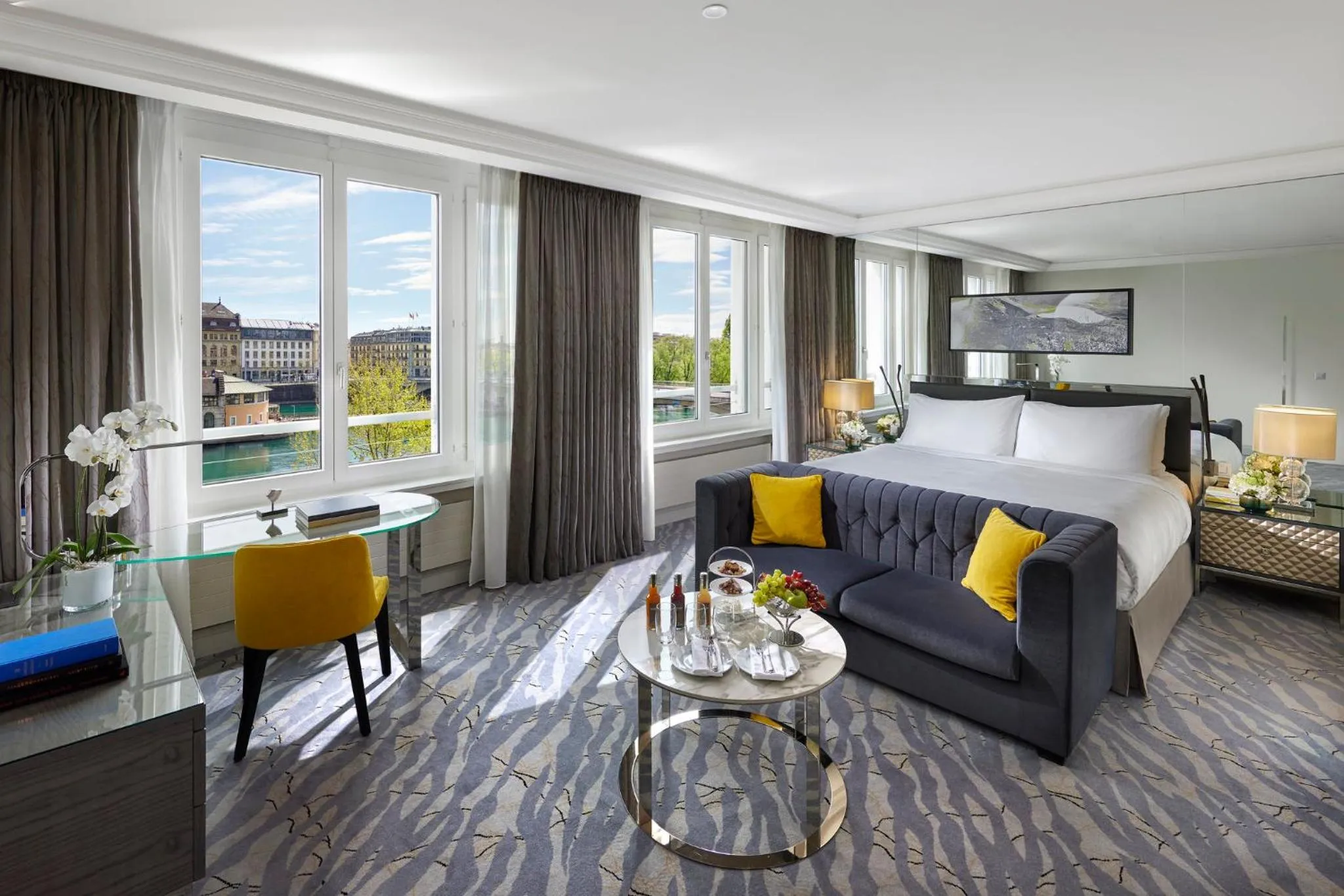 Sea view, Bed in Mandarin Oriental, Geneva