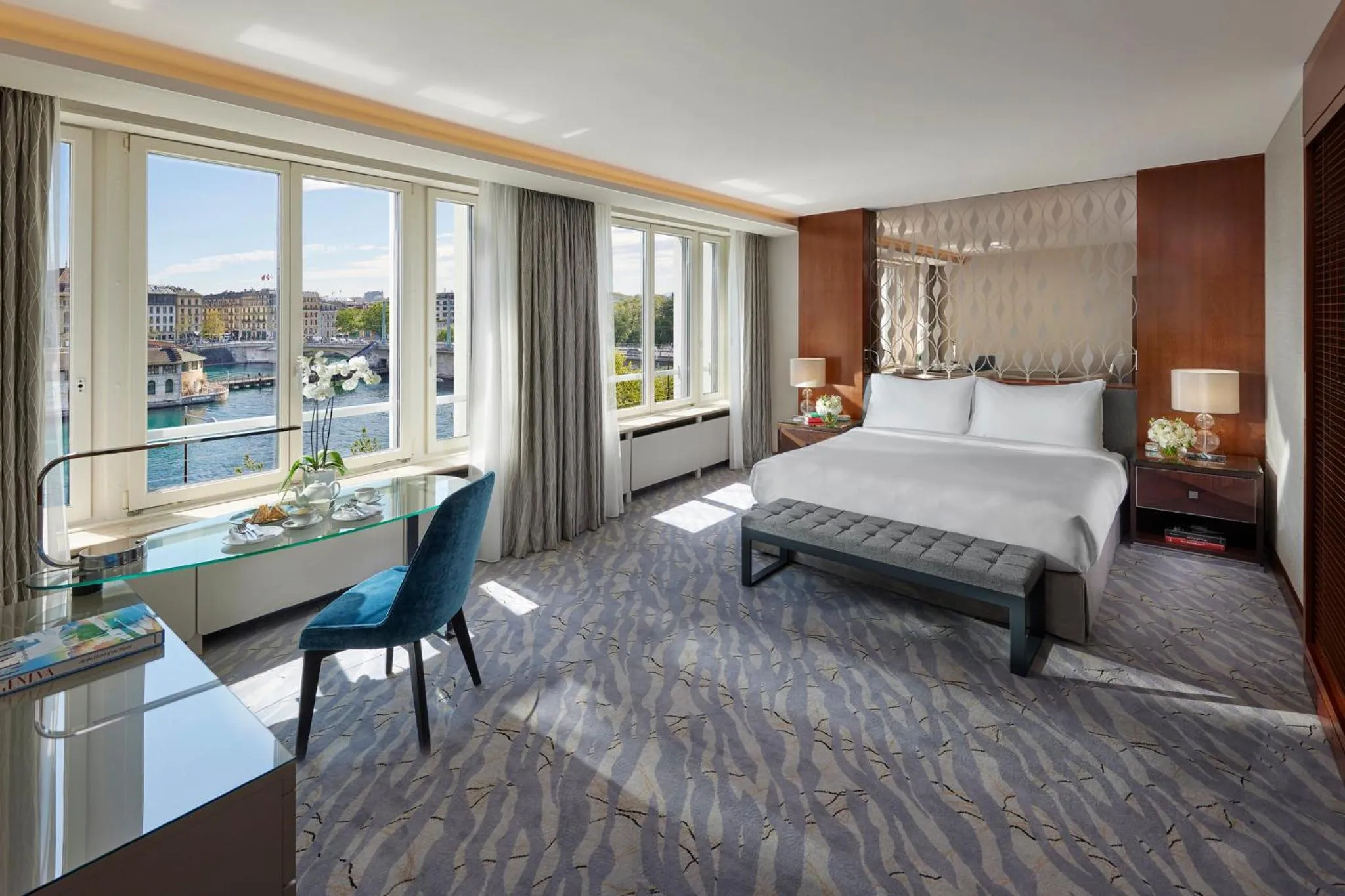 Sea view, Bed in Mandarin Oriental, Geneva