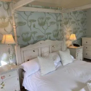 Bed in The Punch Bowl Inn