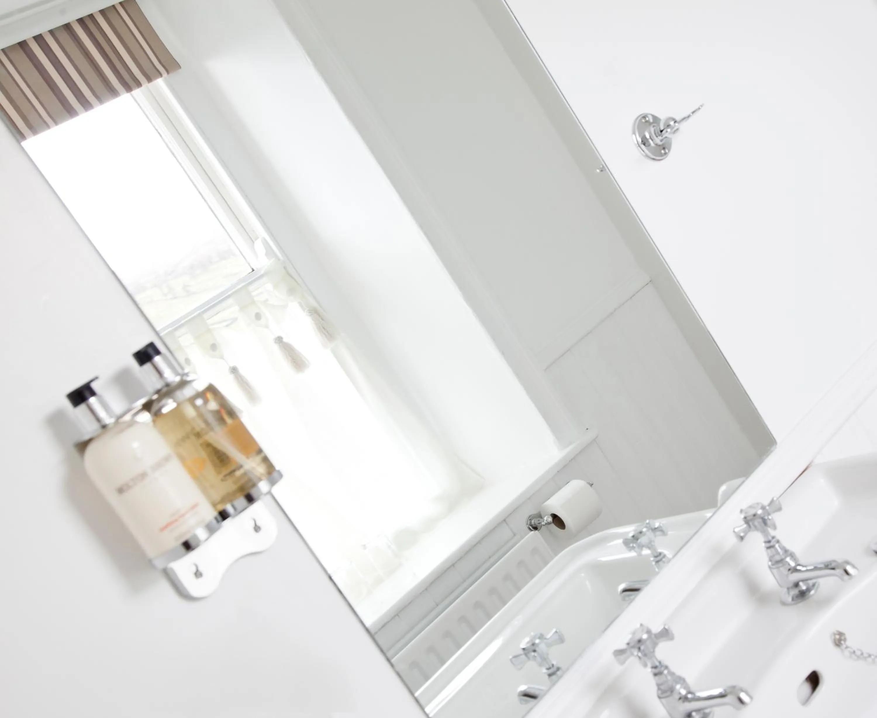 Bathroom in The Punch Bowl Inn