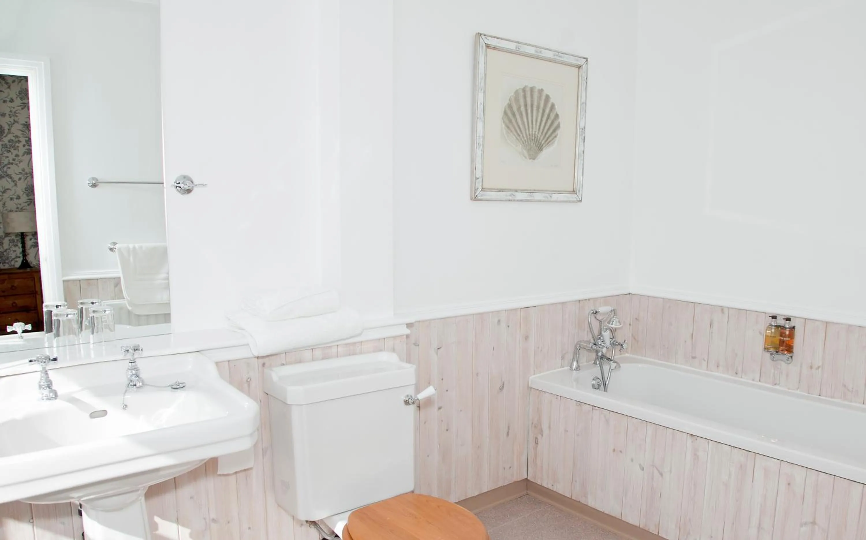 Bathroom in The Punch Bowl Inn