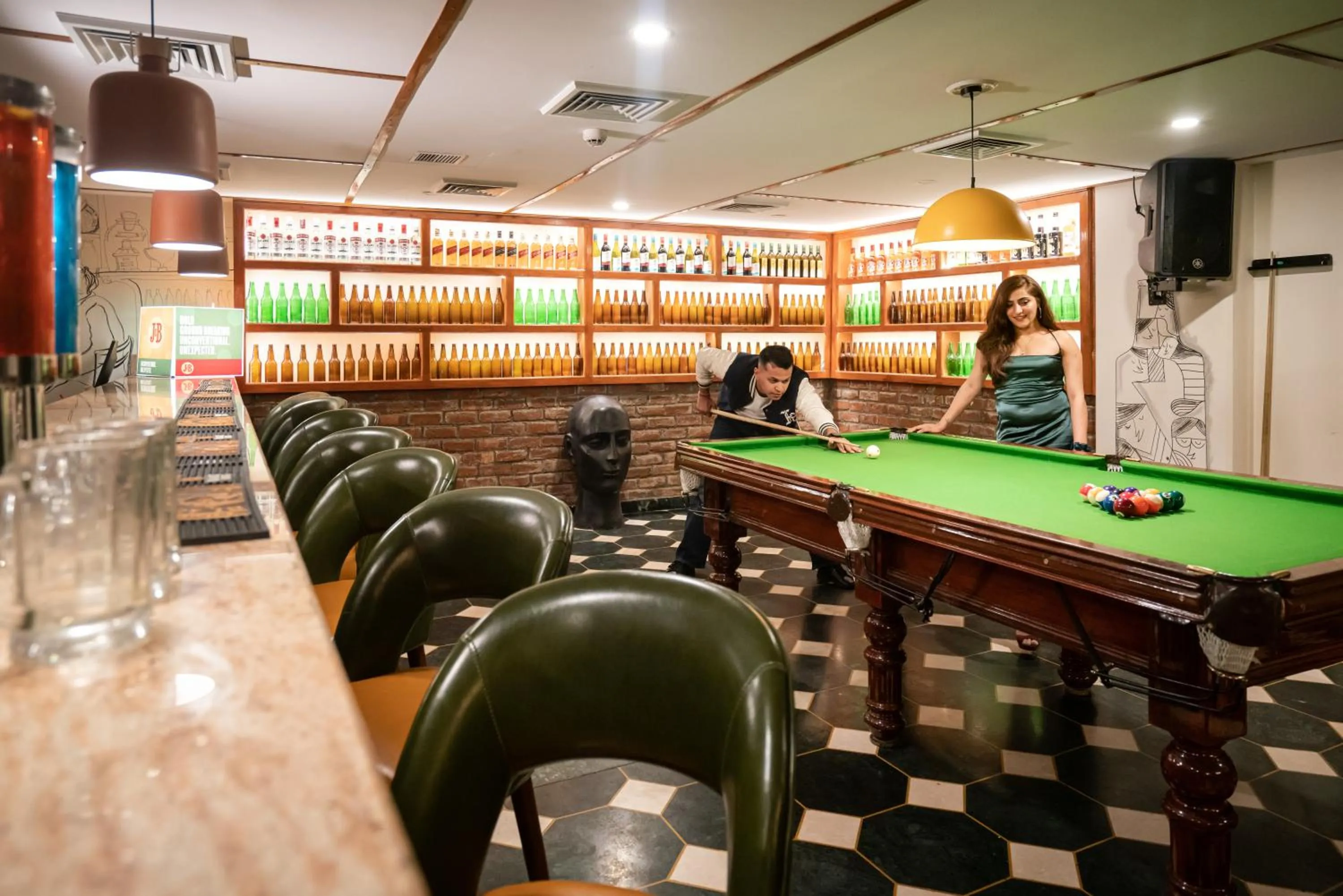 Lounge or bar in 8fold by LaRiSa