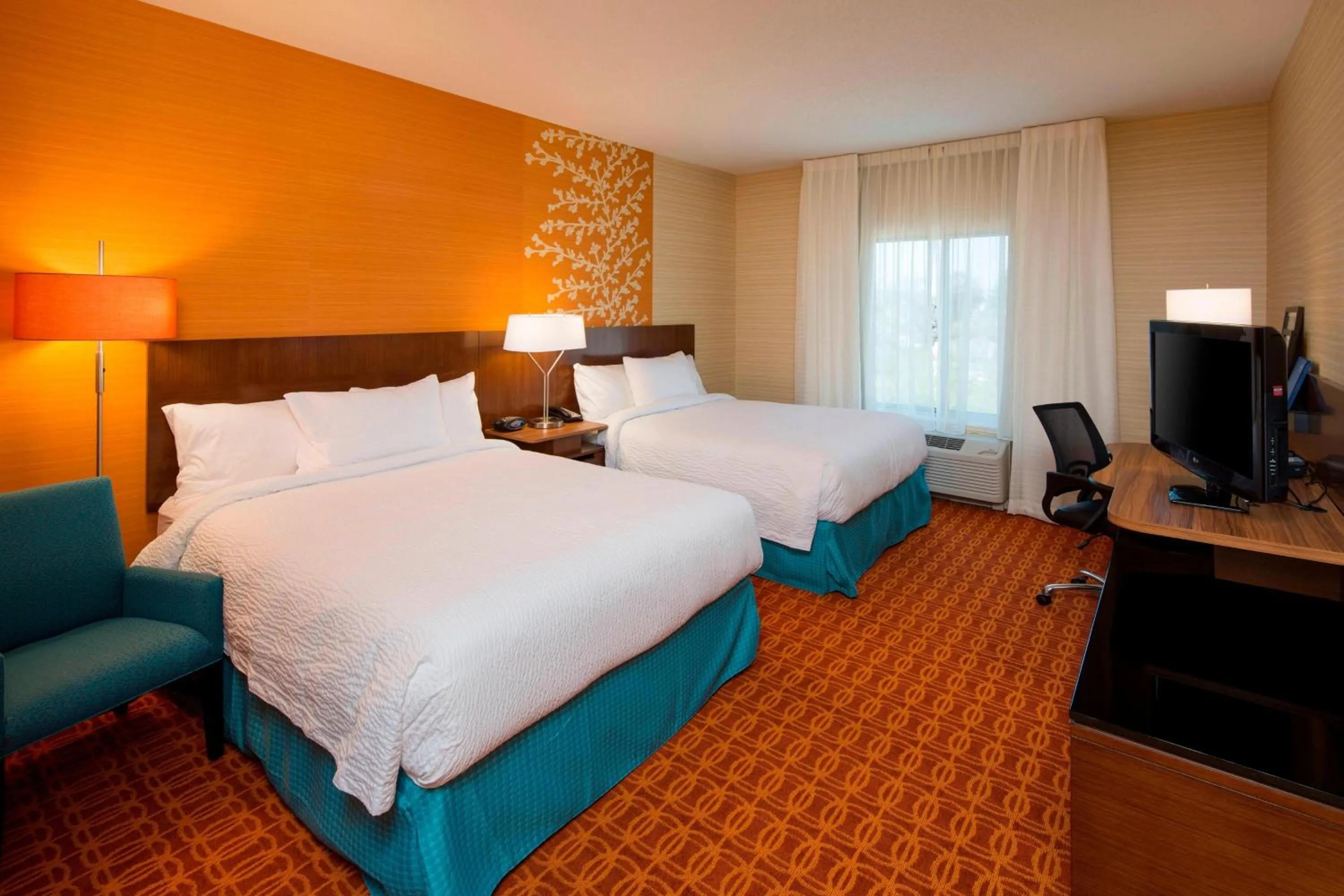 Photo of the whole room, Bed in Fairfield Inn & Suites by Marriott Hershey Chocolate Avenue
