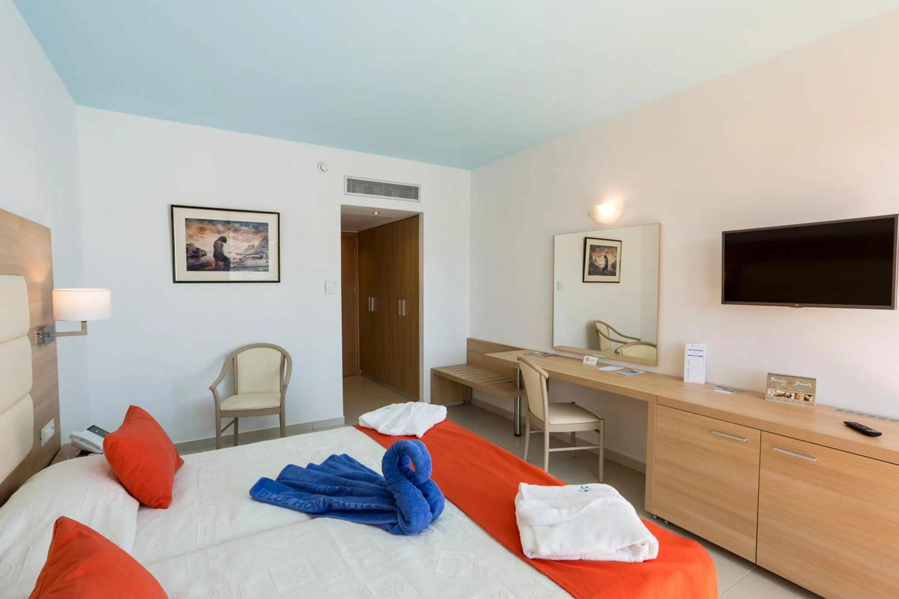 Photo of the whole room, Bed in Blue Horizon