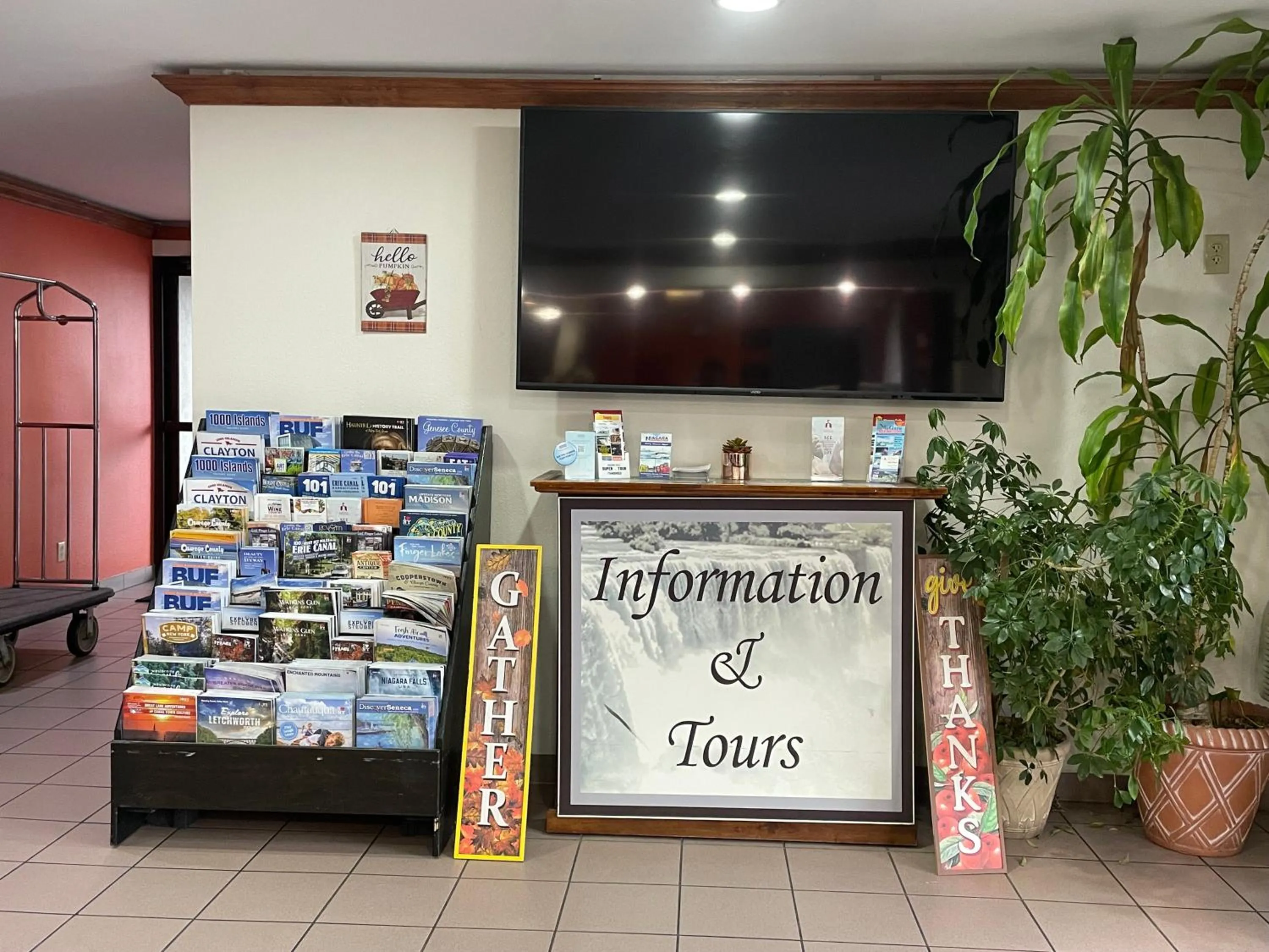 Property building in Super 8 by Wyndham Niagara Falls