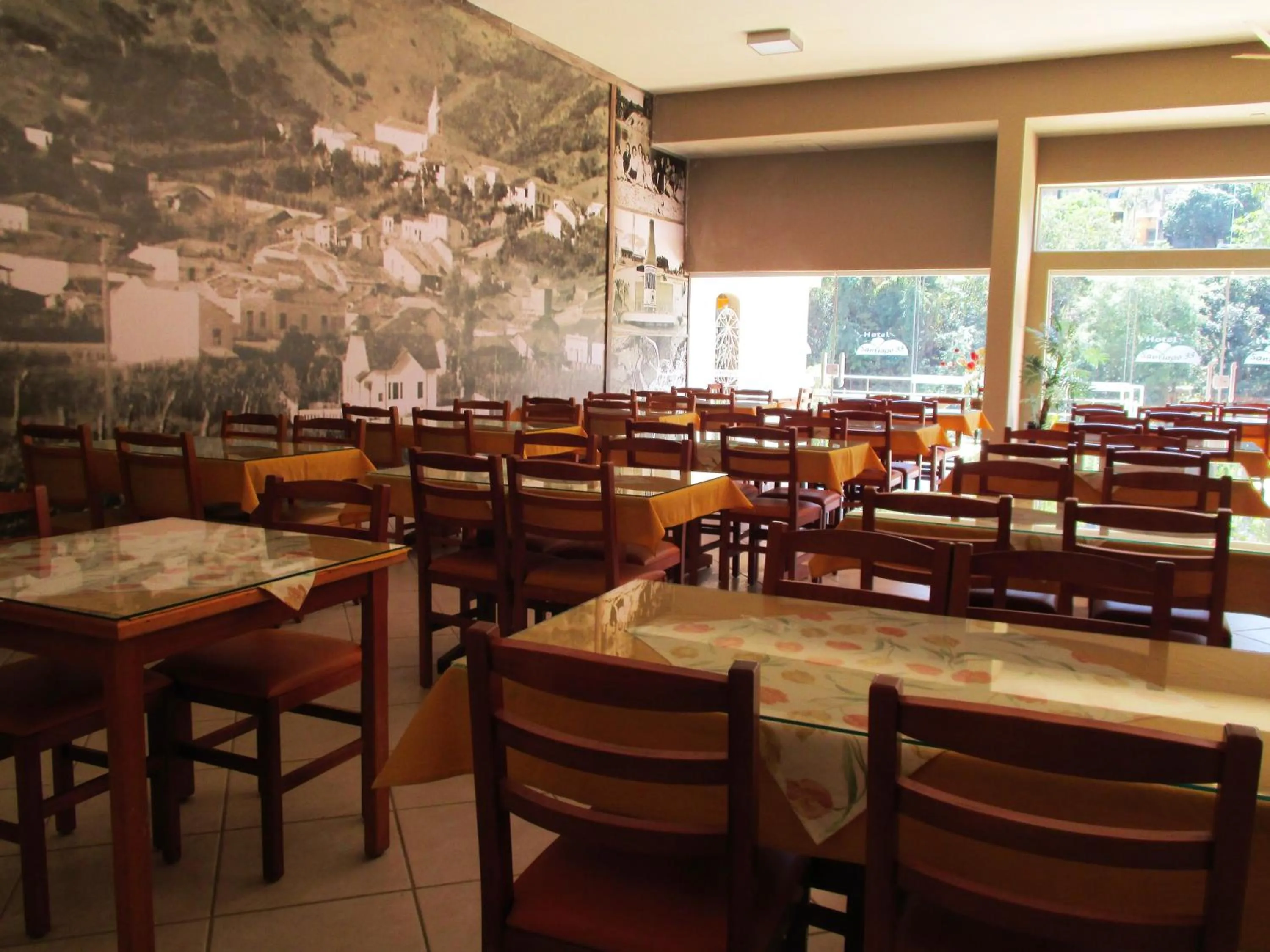 Restaurant/places to eat in Hotel Santiago