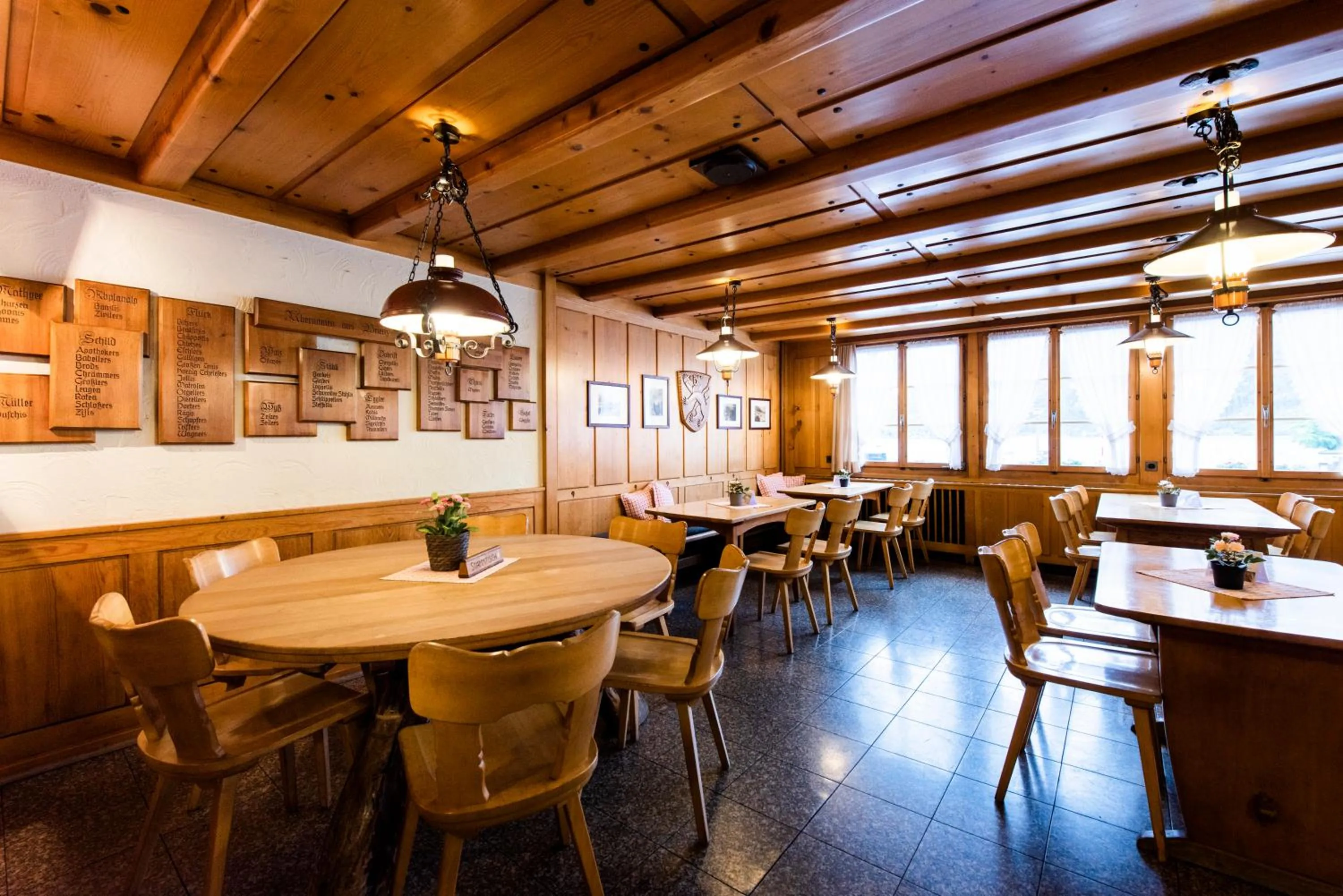 Restaurant/places to eat in Hotel Weisses Kreuz