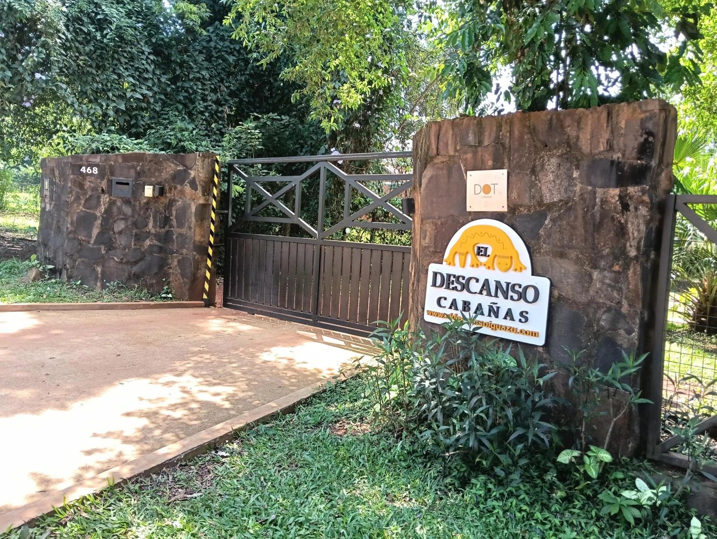 Facade/entrance in El Descanso Iguazú by DOT Cabana