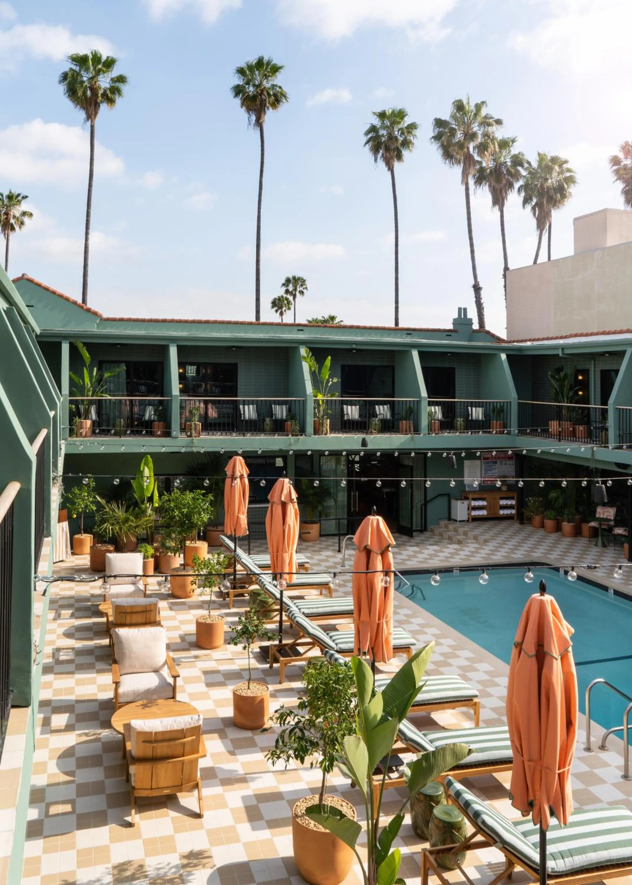 Swimming pool in Palihotel Hollywood near Universal Studios