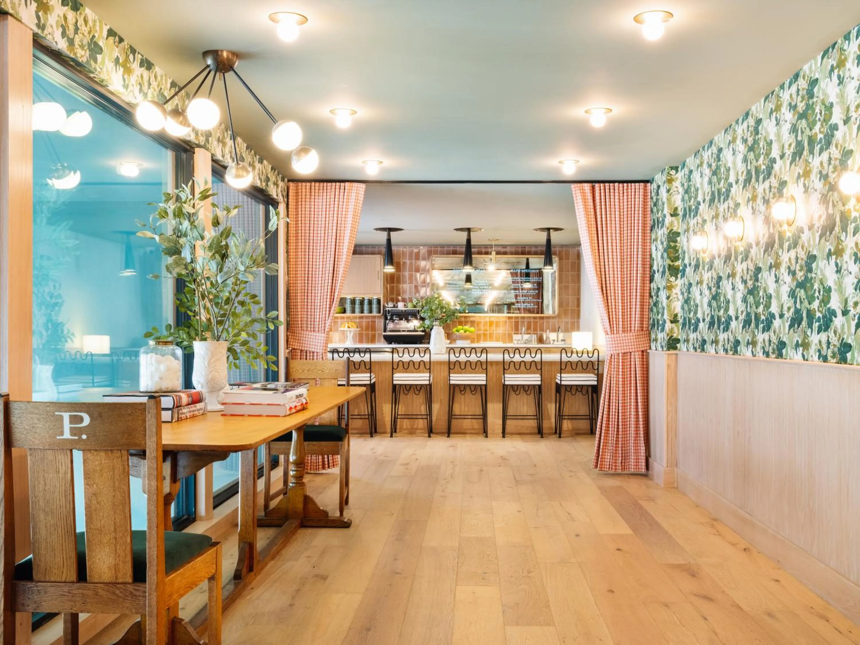 Restaurant/places to eat in Palihotel Hollywood near Universal Studios