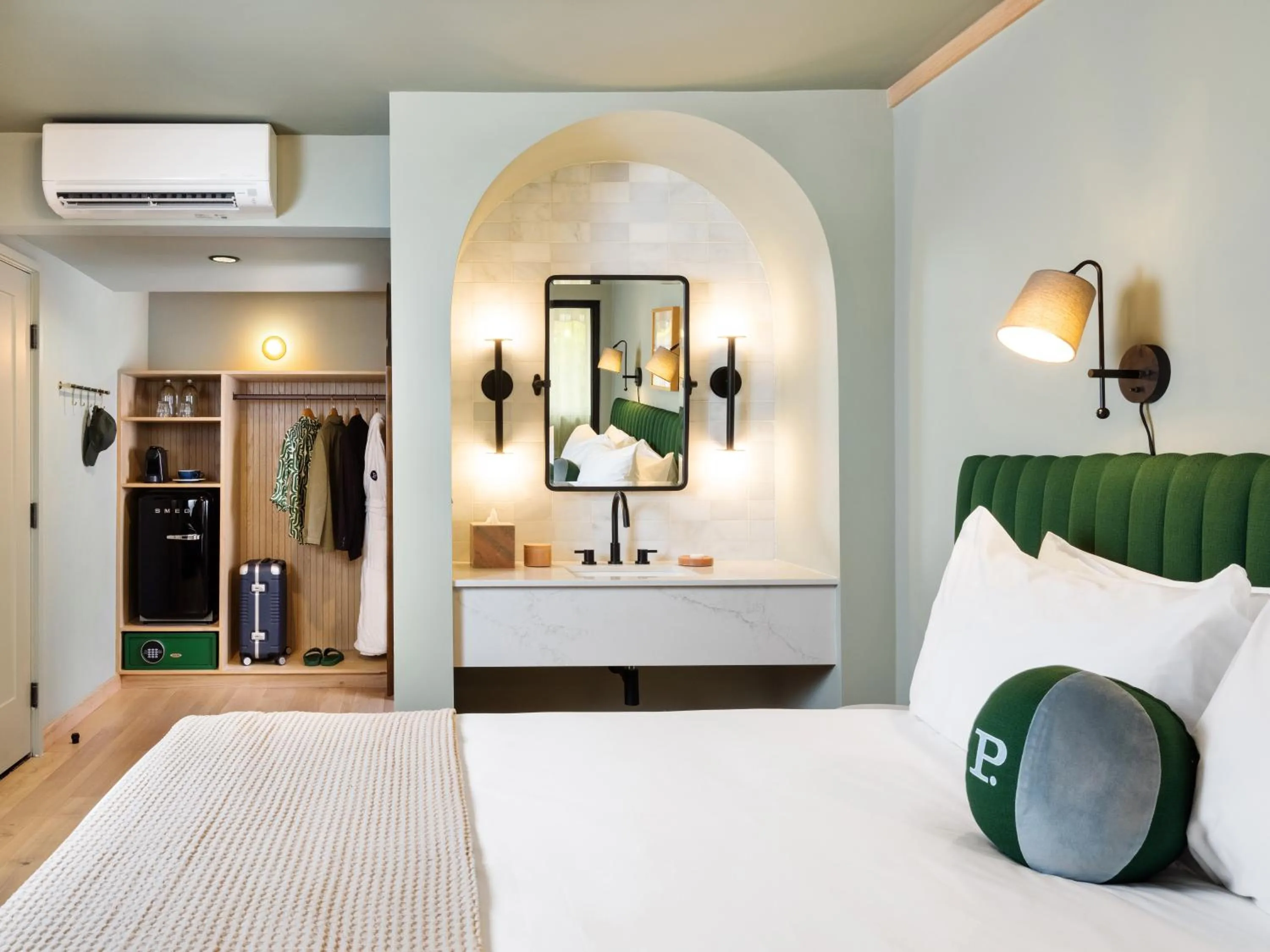 Photo of the whole room, Bed in Palihotel Hollywood near Universal Studios