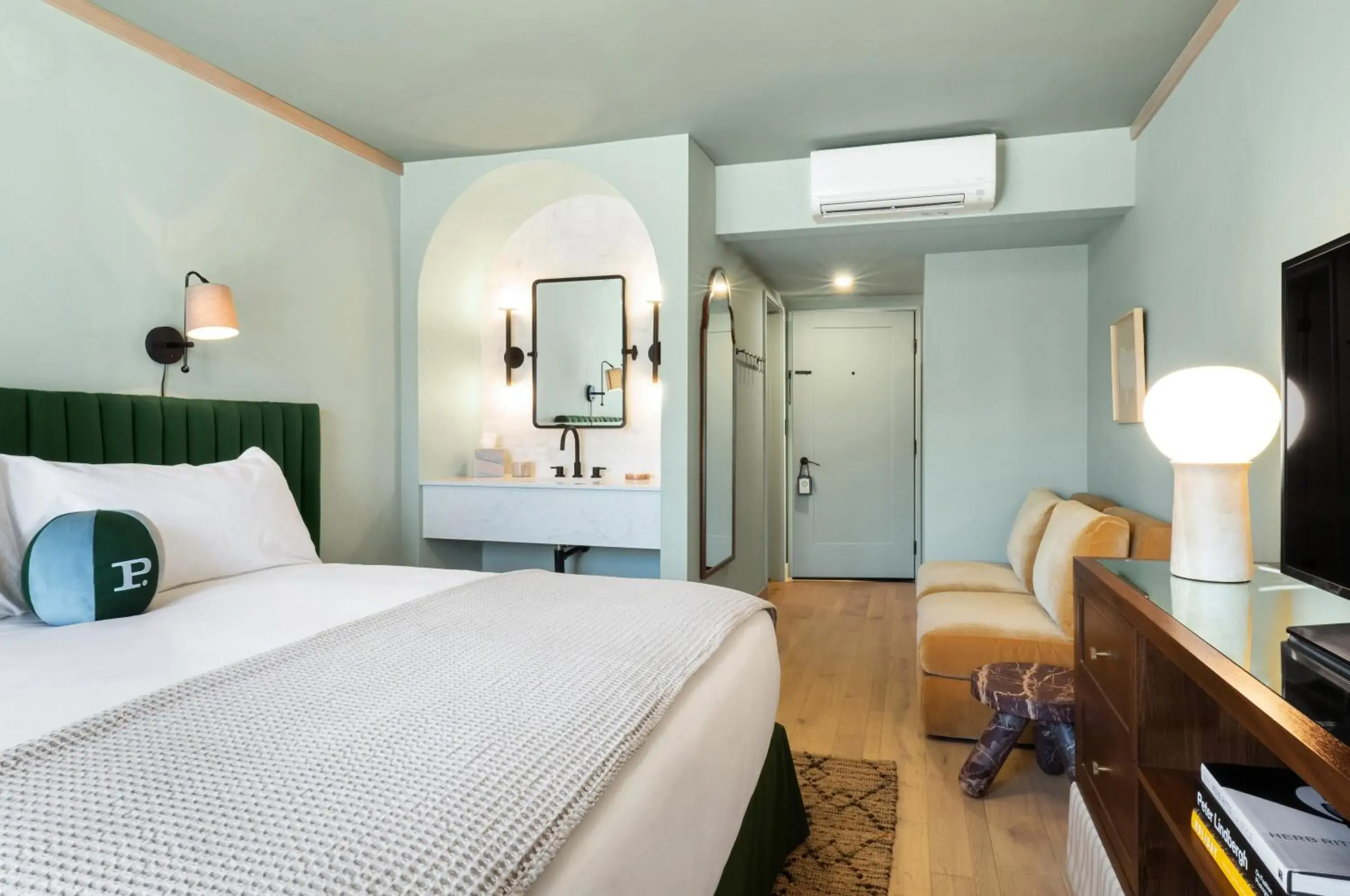 King Room in Palihotel Hollywood near Universal Studios King Room in Palihotel Hollywood near Universal Studios