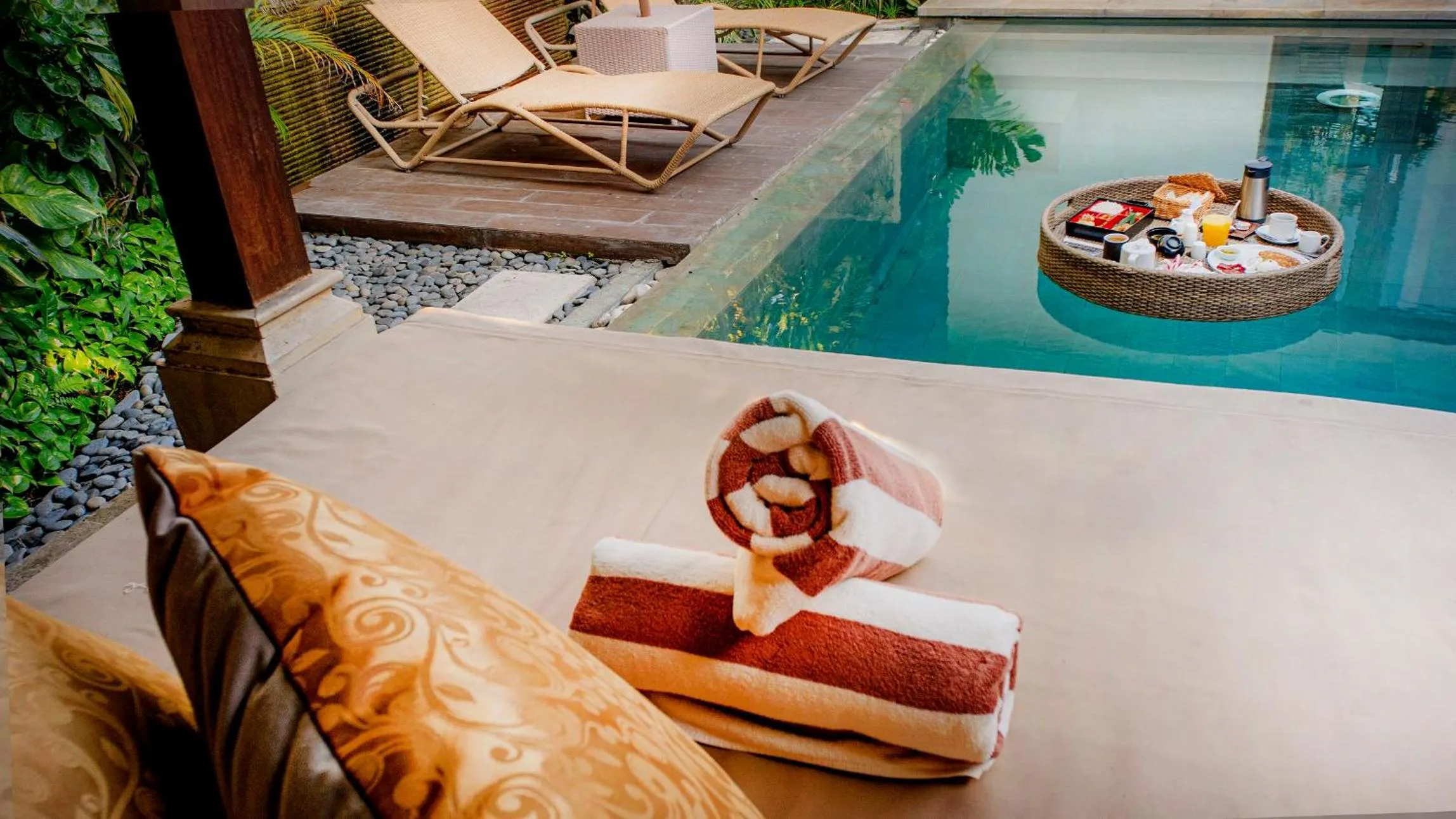 Food and drinks in DISINI Luxury Spa Villas-CHSE Certified