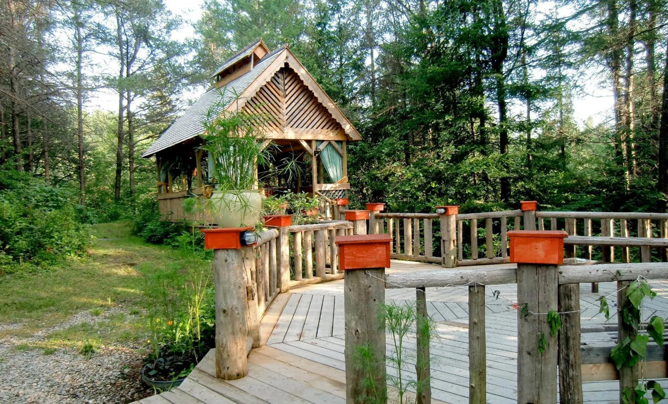 Patio in Auberge Restaurant La Mara