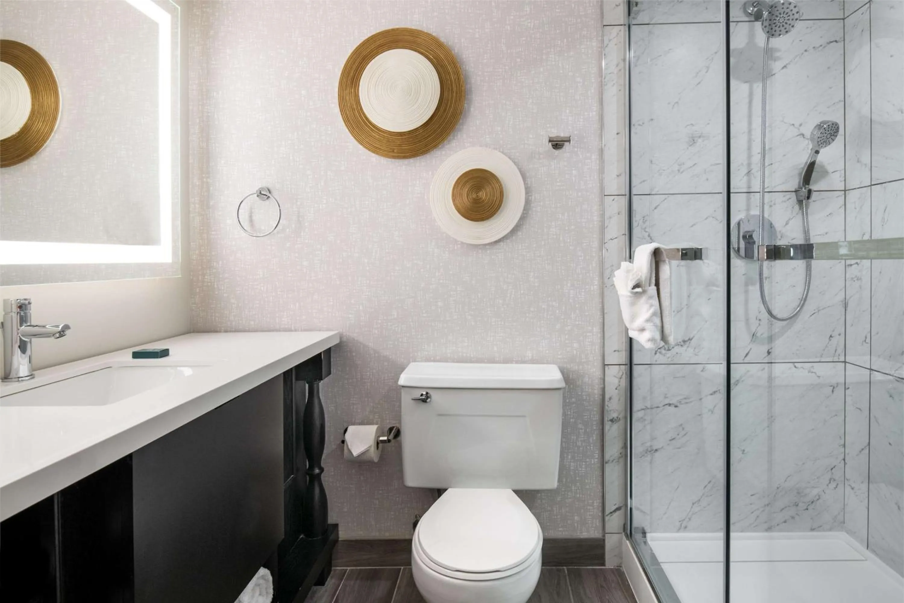 Bathroom in Hilton Appleton Paper Valley