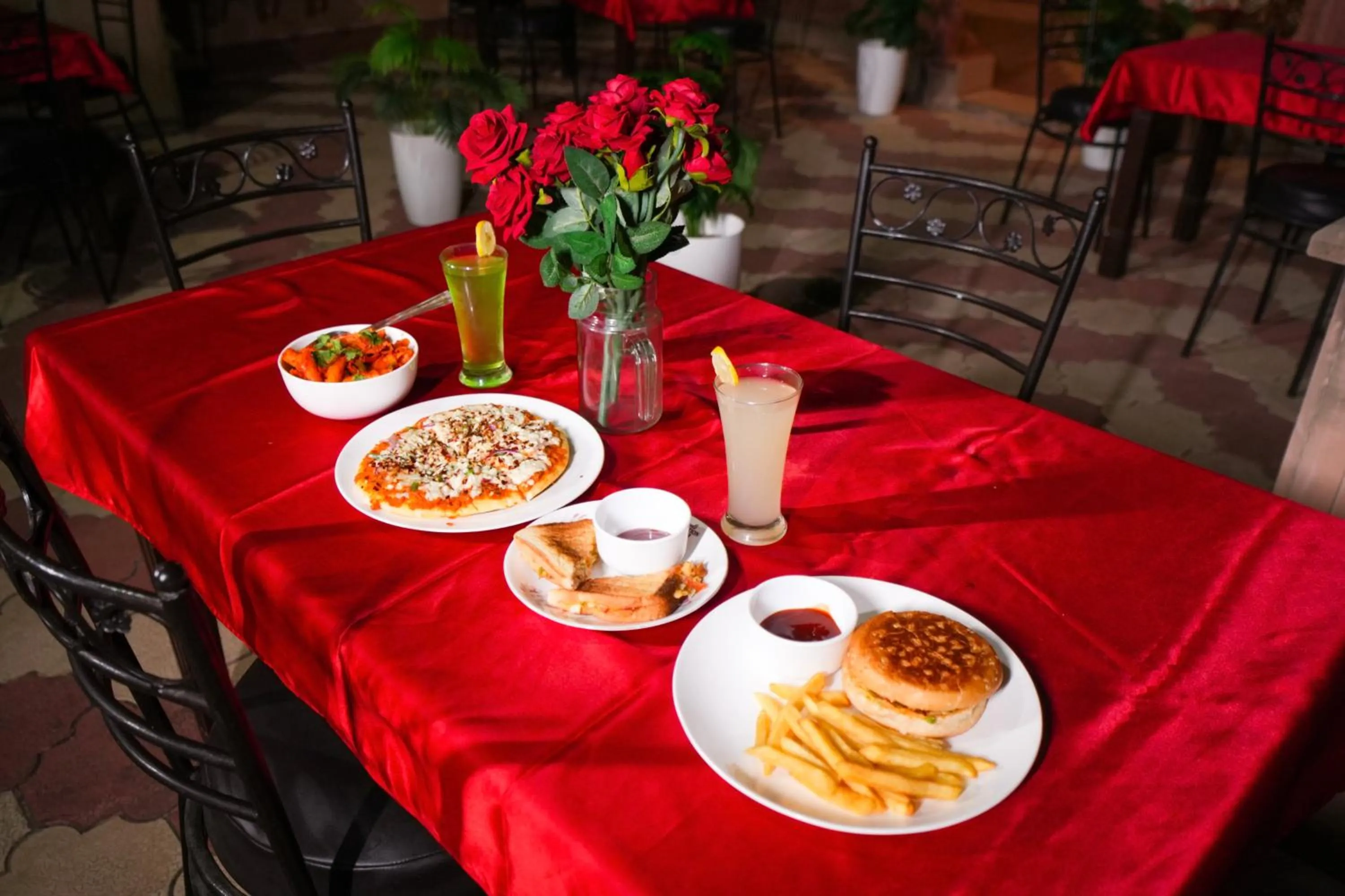 Restaurant/places to eat in Pratapgarh Haveli