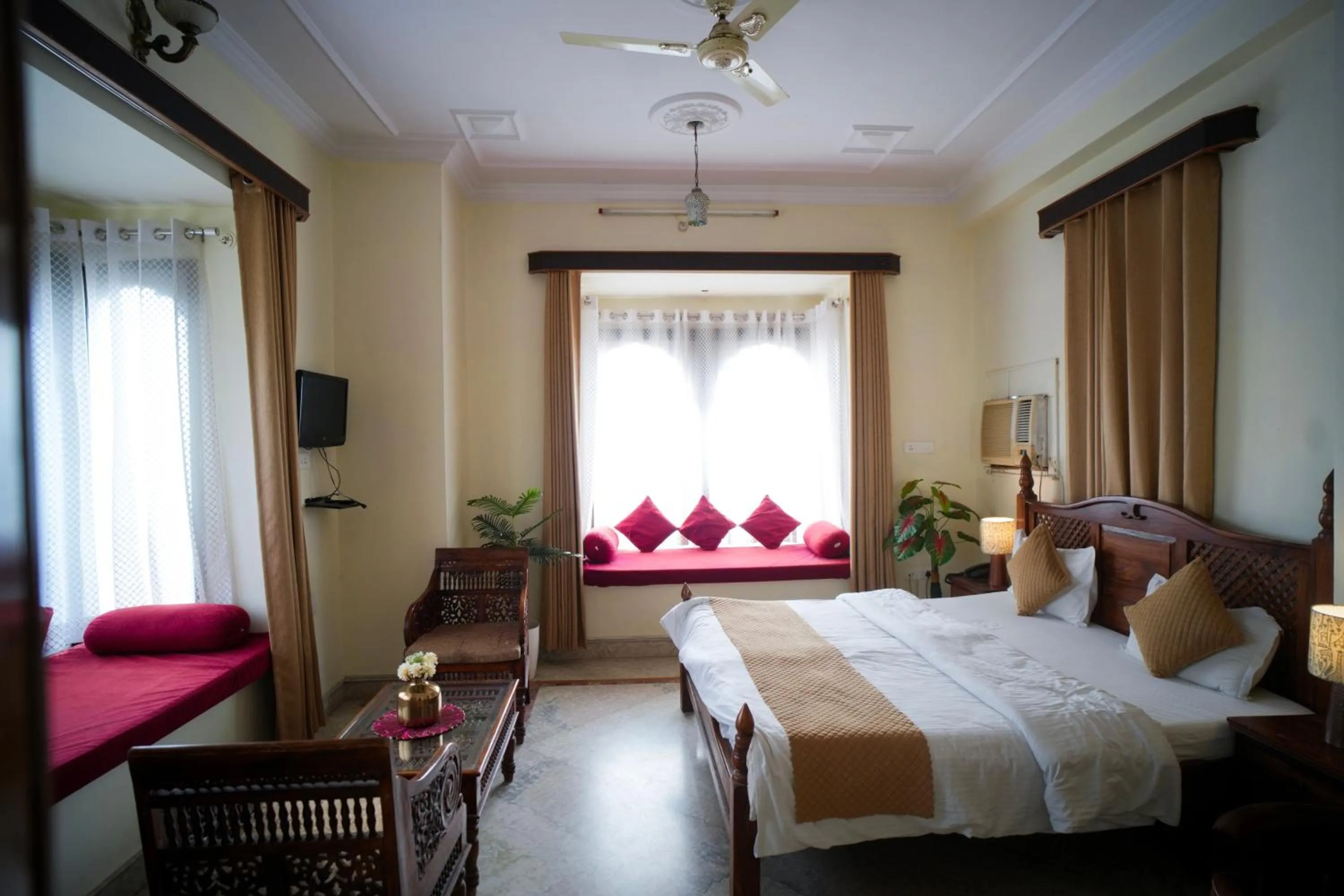 Bedroom, Bed in Pratapgarh Haveli