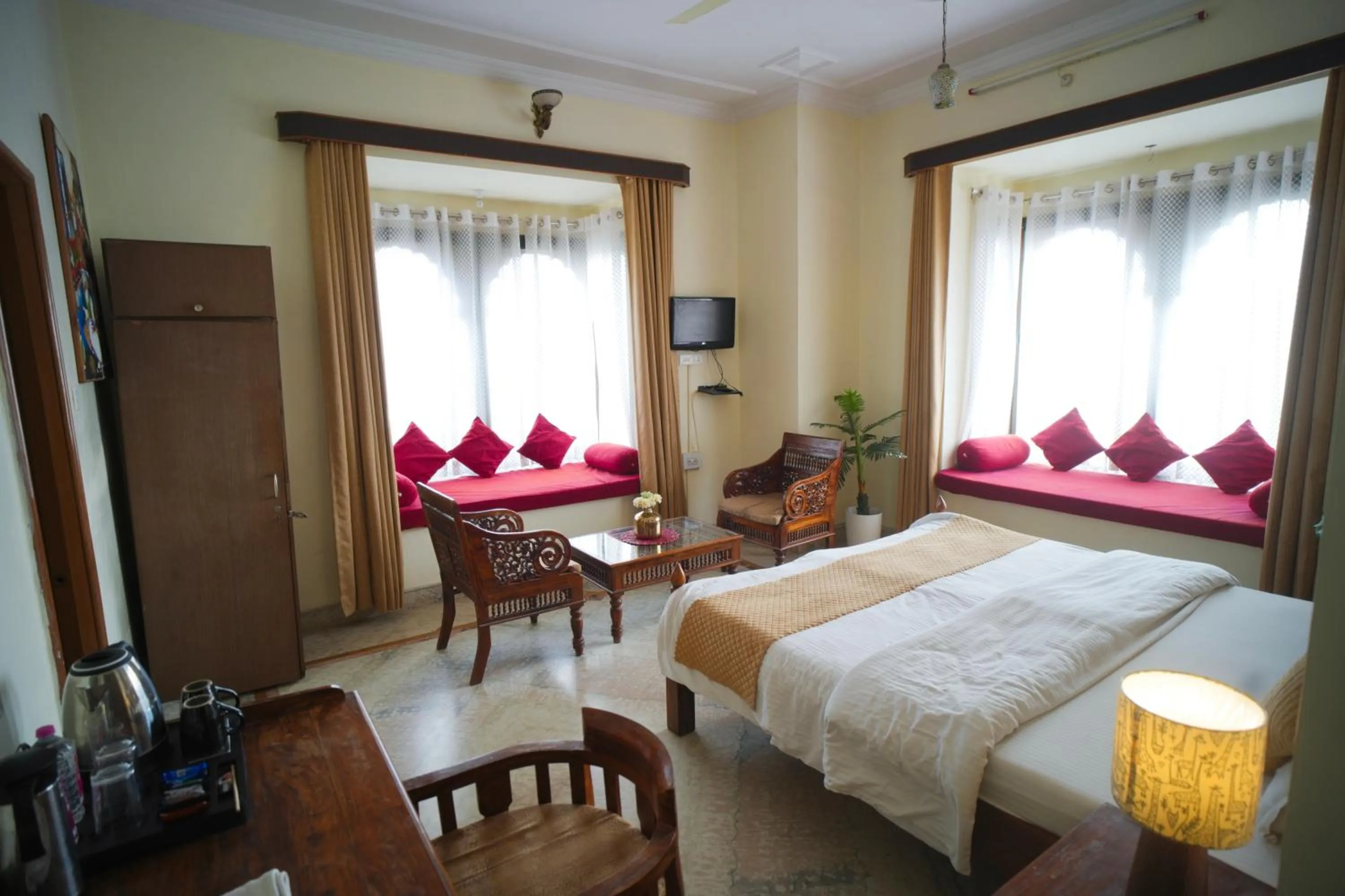 Bedroom, Bed in Pratapgarh Haveli