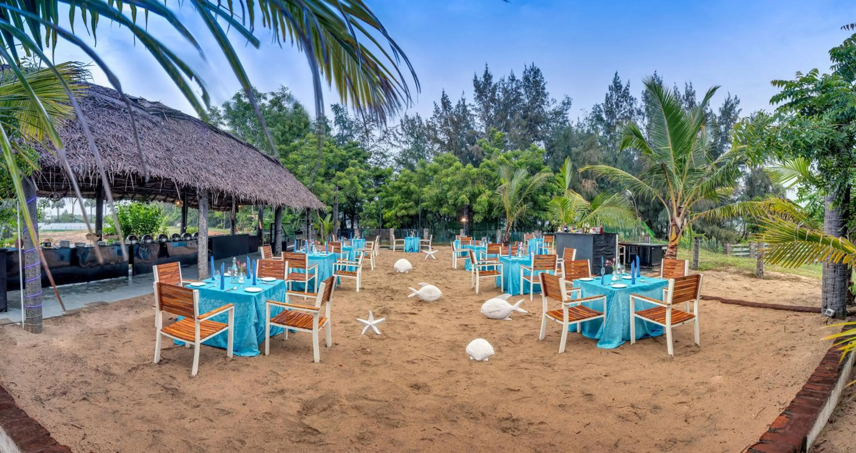 Restaurant/places to eat in Club Mahindra Puducherry