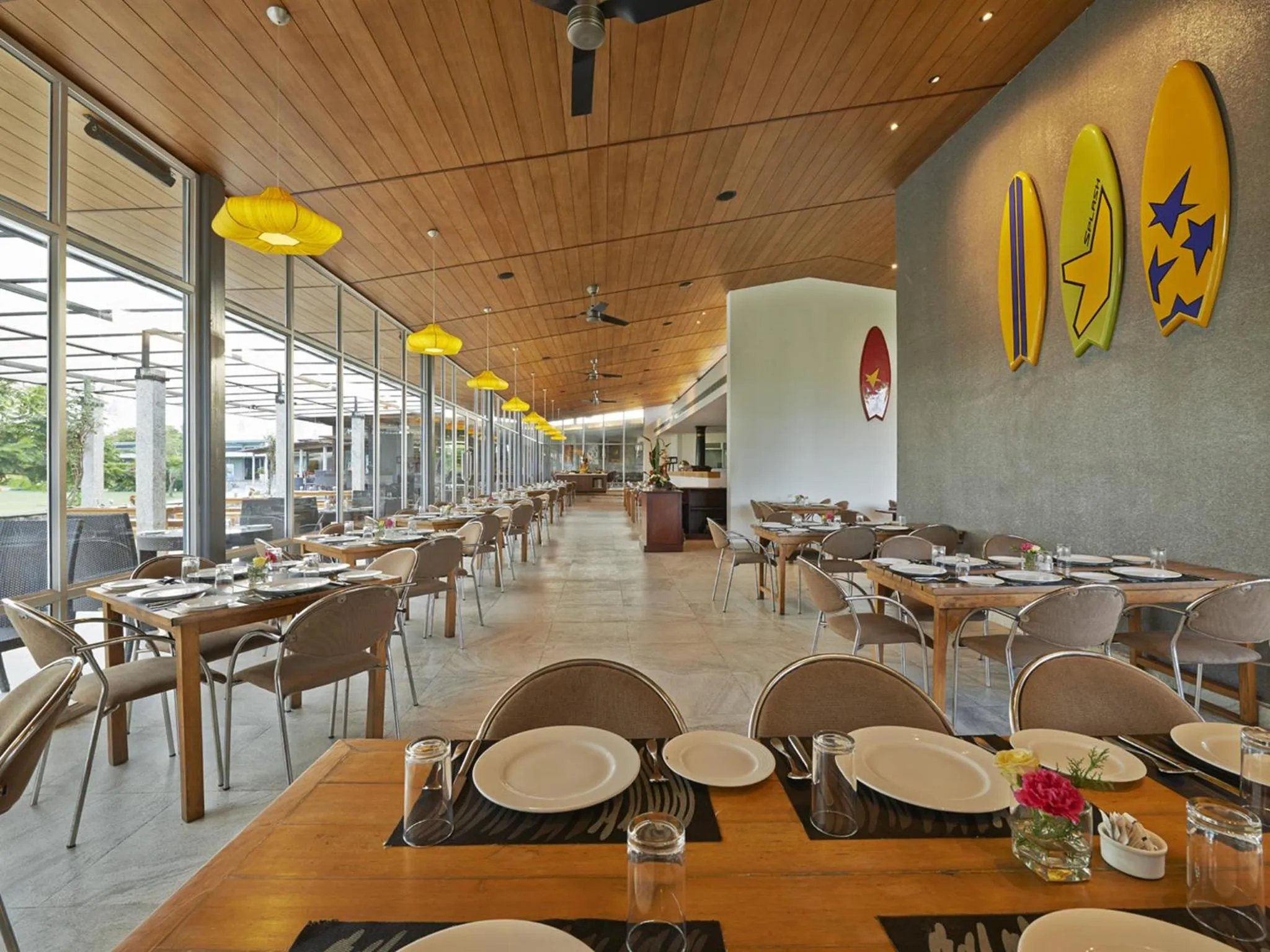 Restaurant/places to eat in Club Mahindra Puducherry