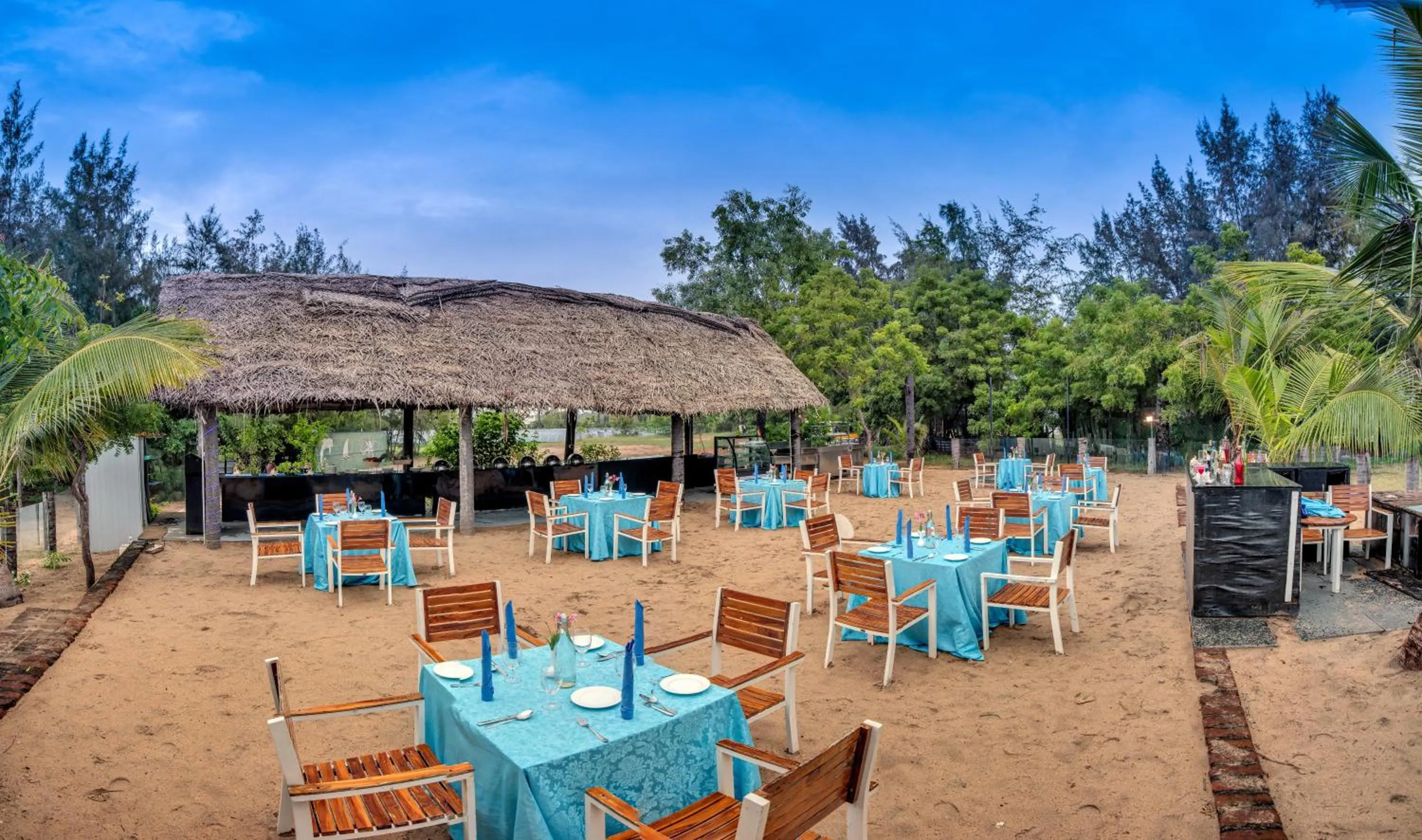 Restaurant/places to eat in Club Mahindra Puducherry