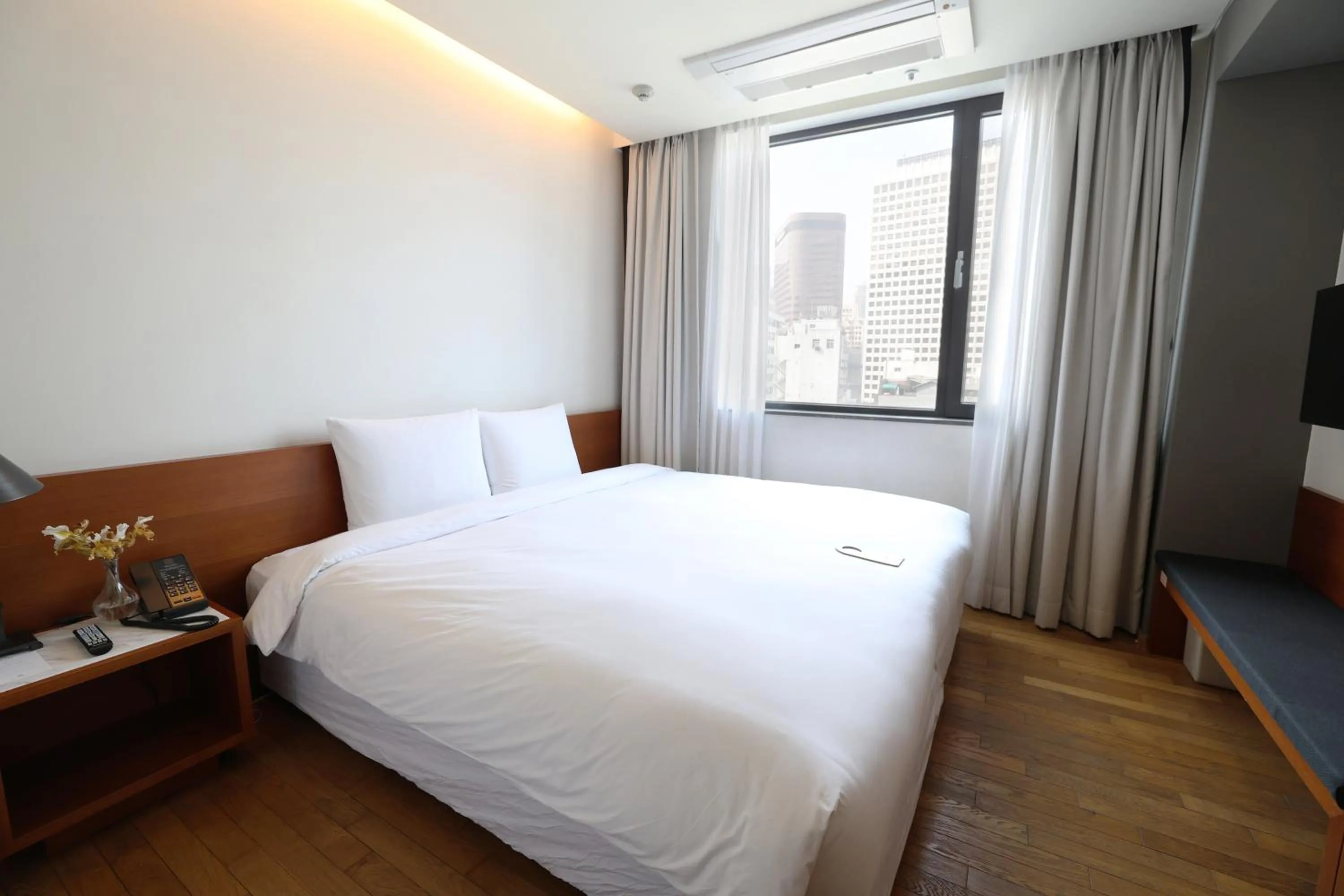 View (from property/room), Bed in Seoul Hotel ShinShin Myeongdong