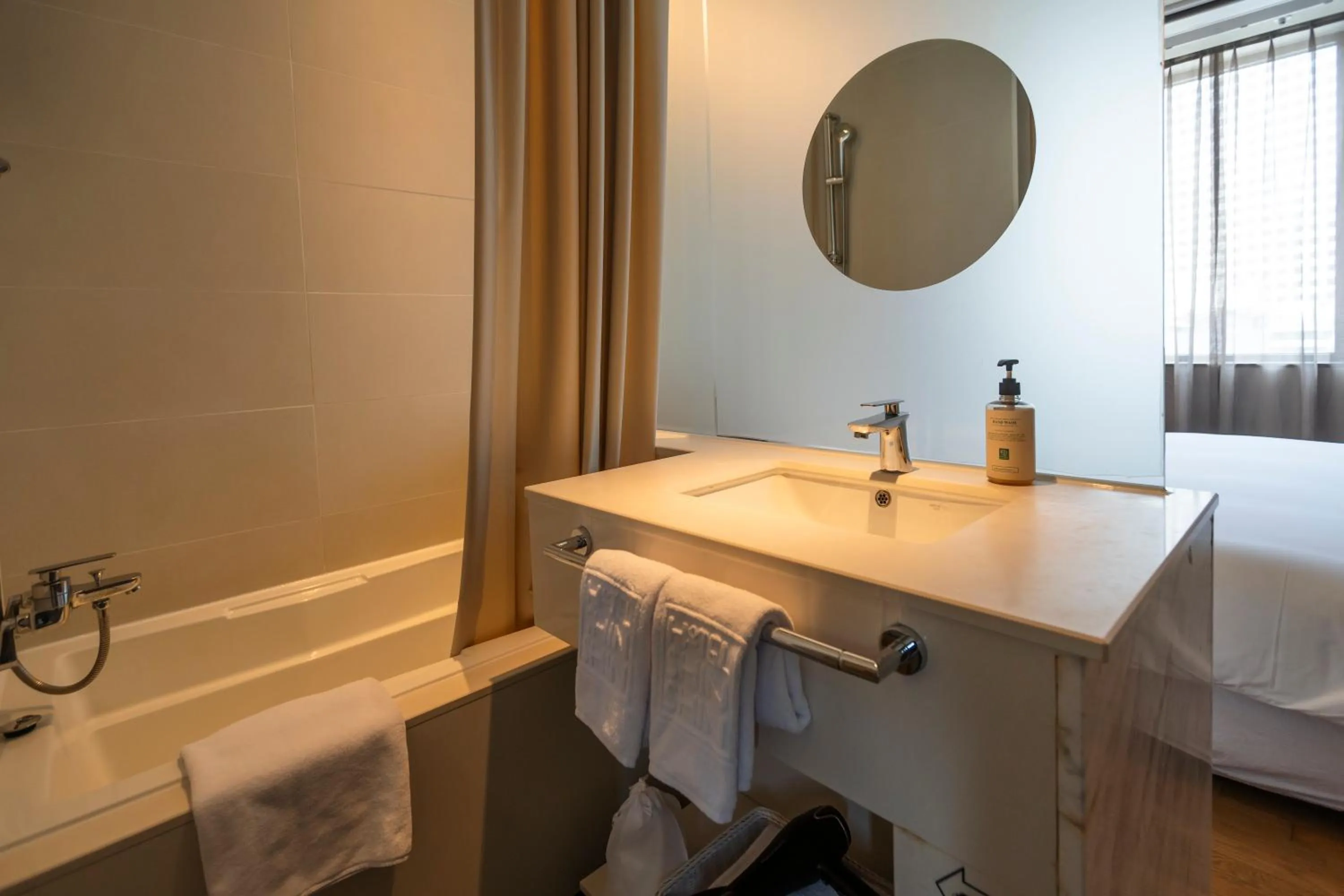 Toilet, Bed in Seoul Hotel ShinShin Myeongdong