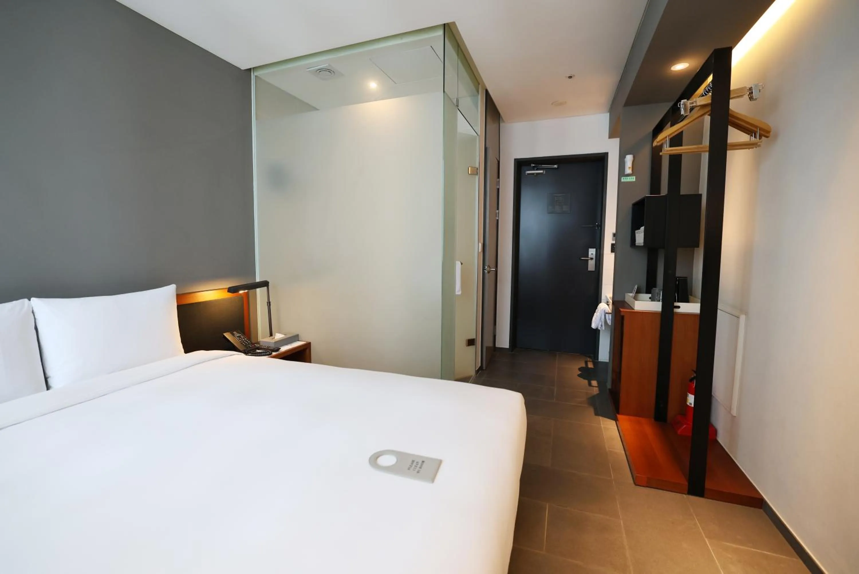 Bedroom, Bed in Seoul Hotel ShinShin Myeongdong