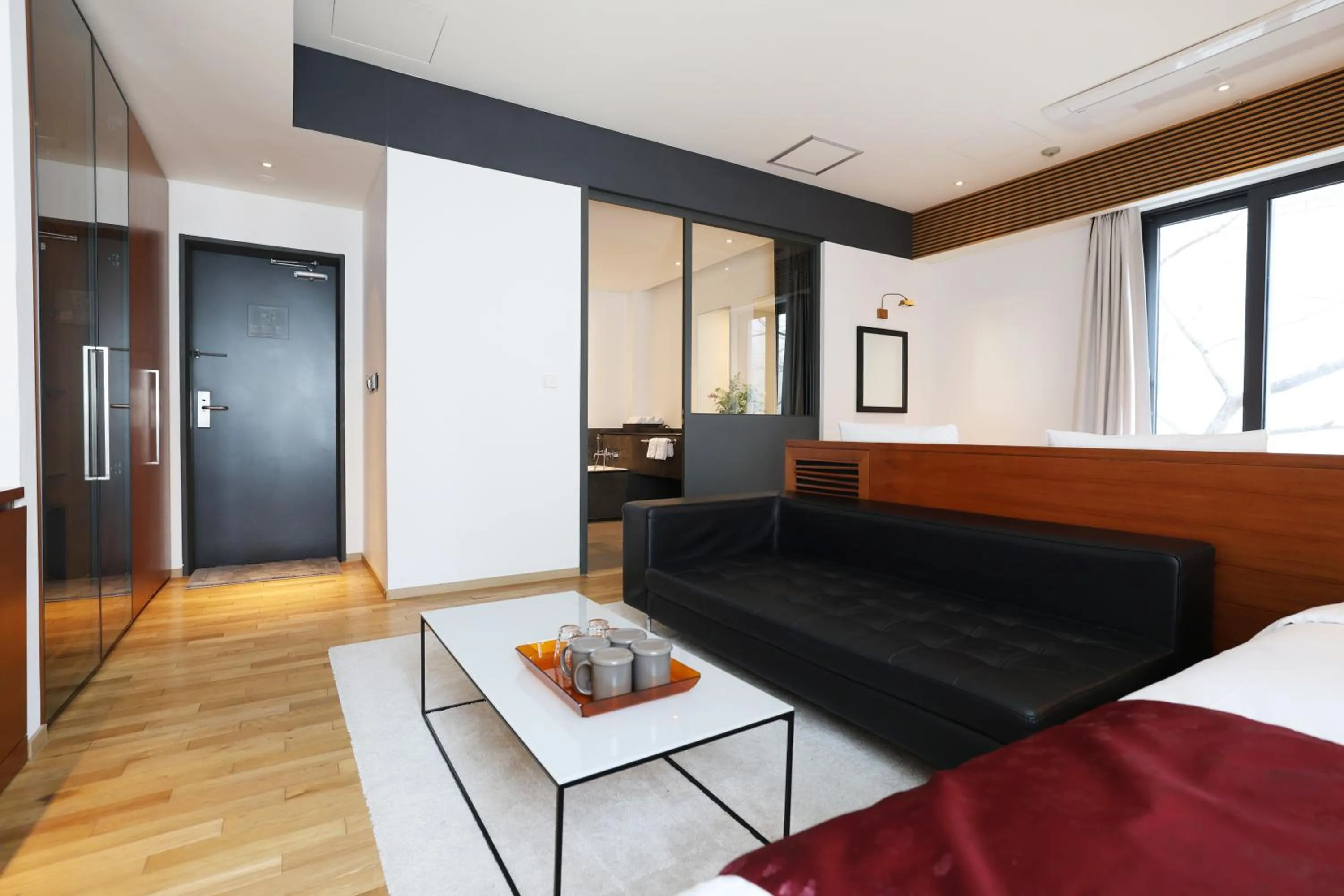 Living room, Bed in Seoul Hotel ShinShin Myeongdong