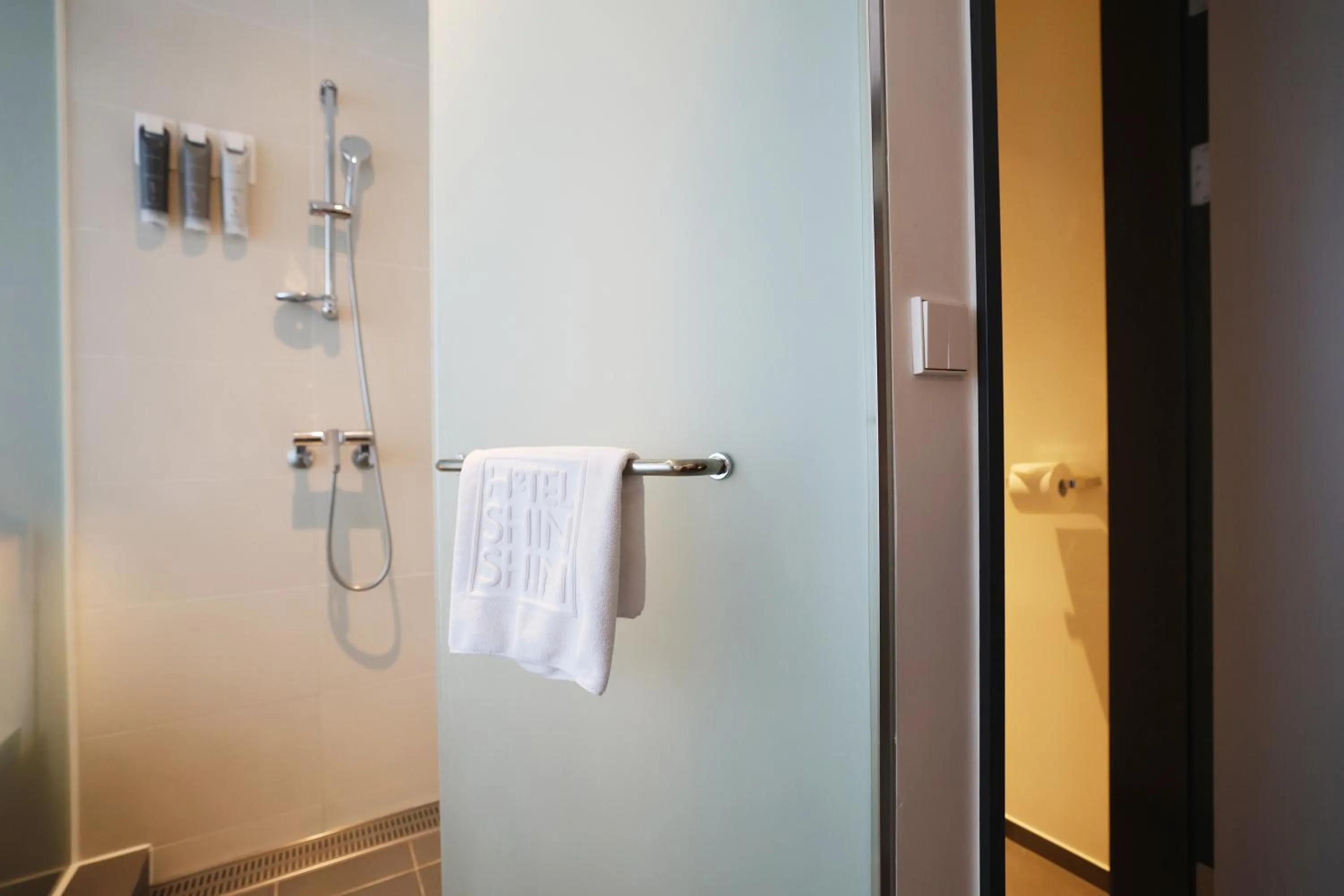 Toilet in Seoul Hotel ShinShin Myeongdong