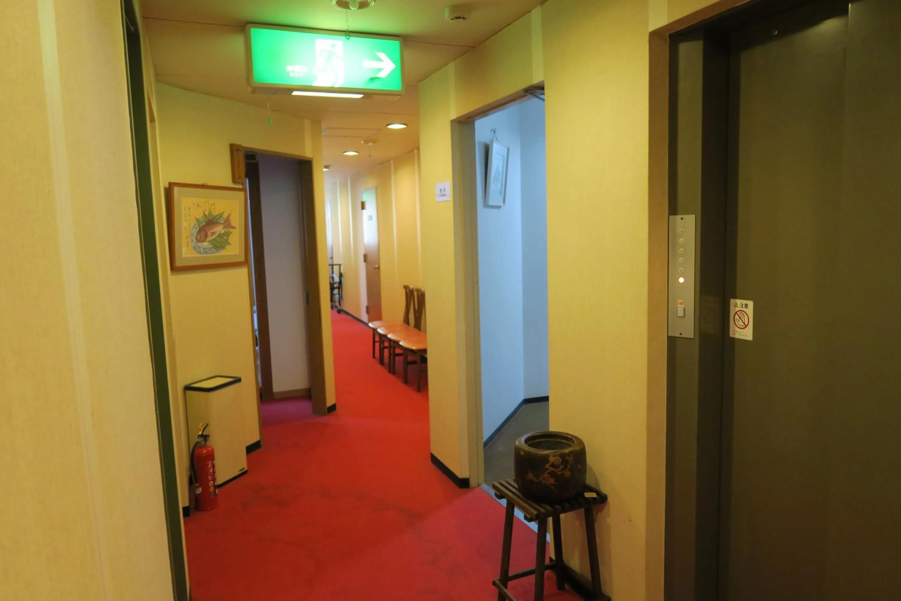 Communal lounge/ TV room in Fukumakan