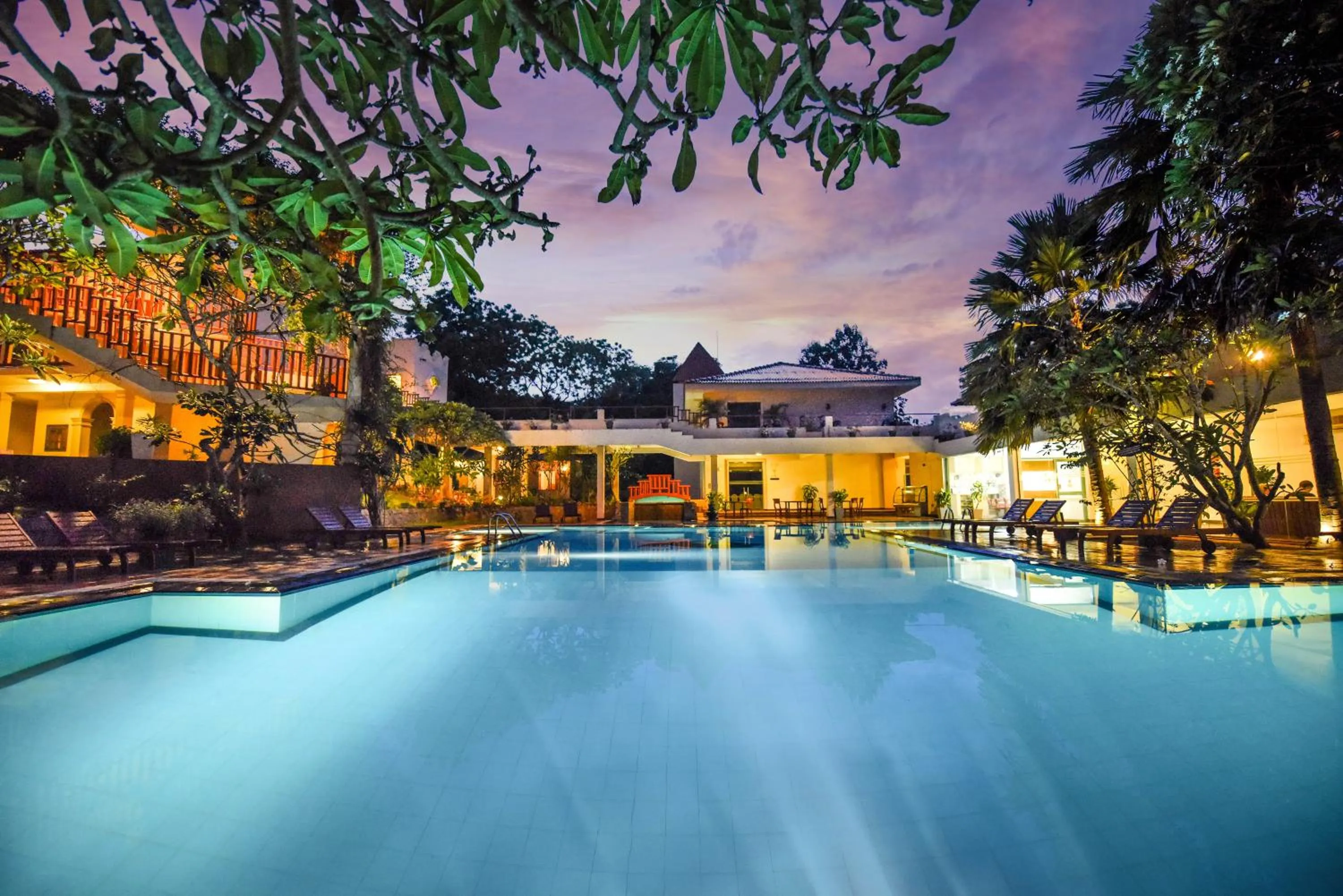 Swimming pool in Mandara Rosen Yala, Kataragama
