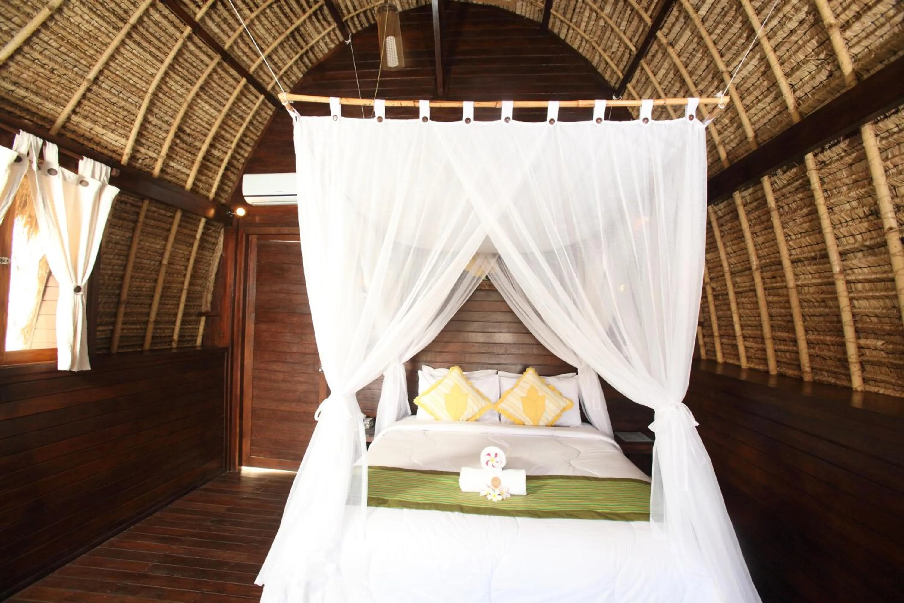 Bed in Sunset Coin Lembongan