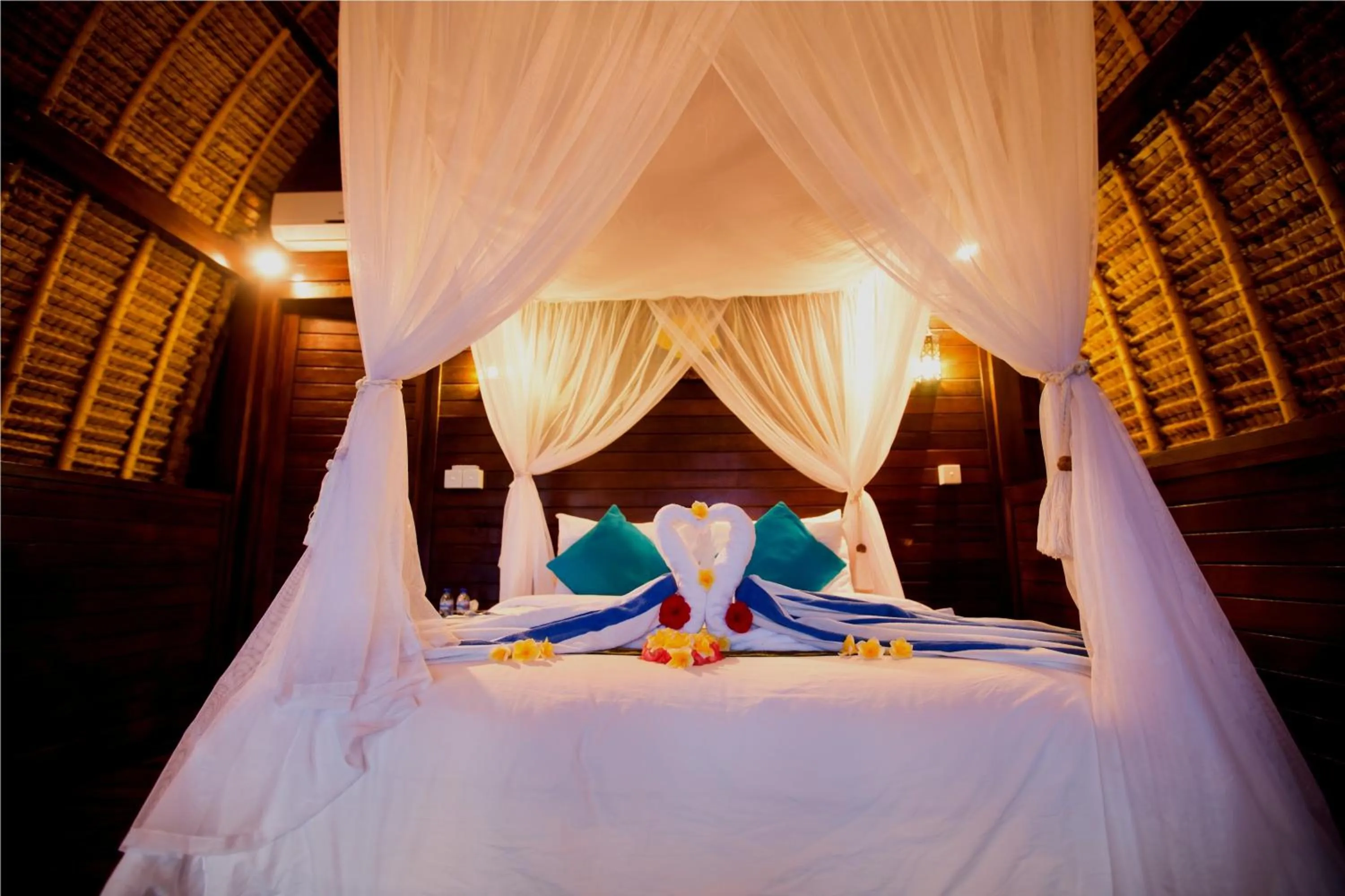 Bed in Sunset Coin Lembongan