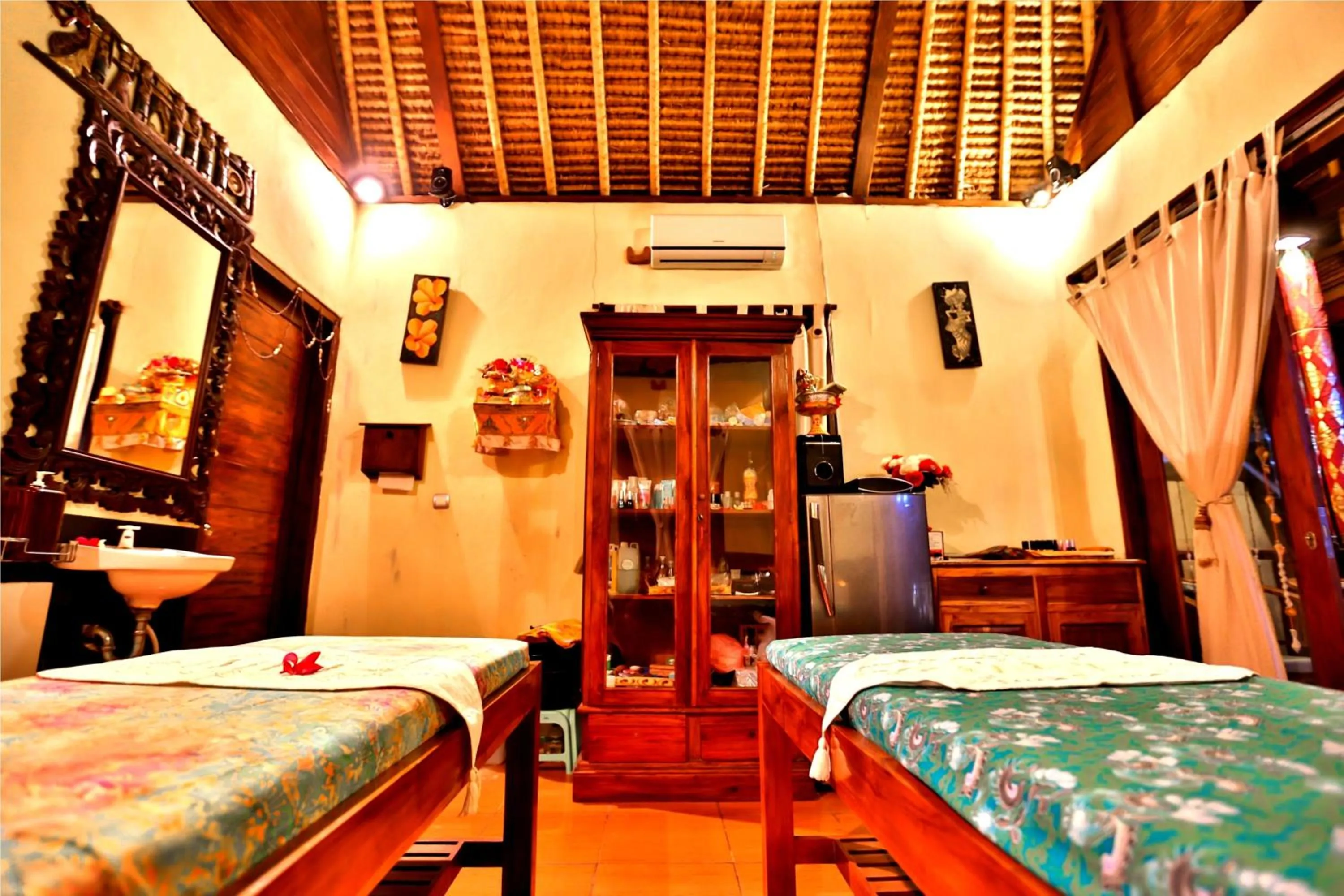 Massage, Bed in Sunset Coin Lembongan