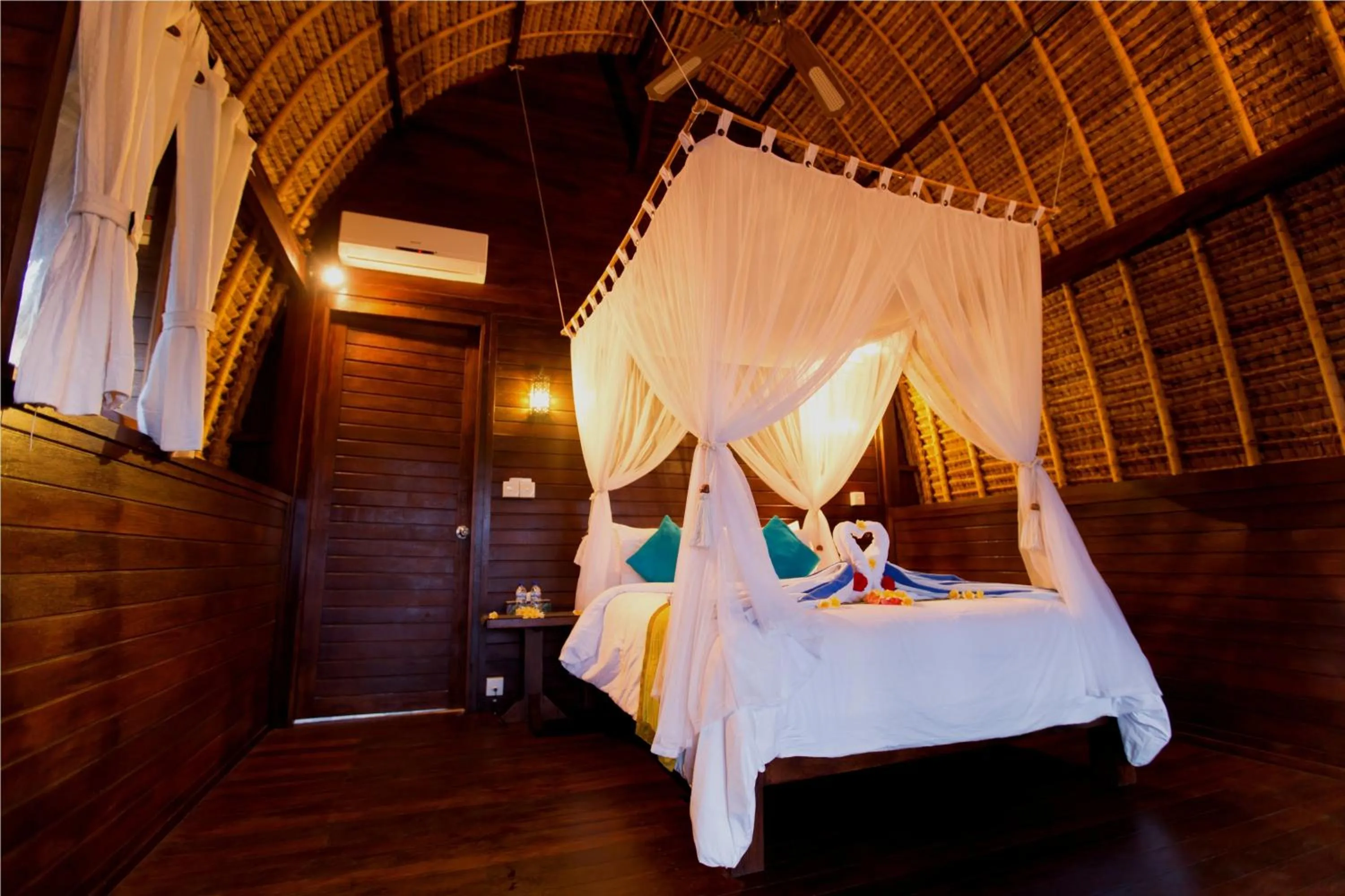 Bed in Sunset Coin Lembongan